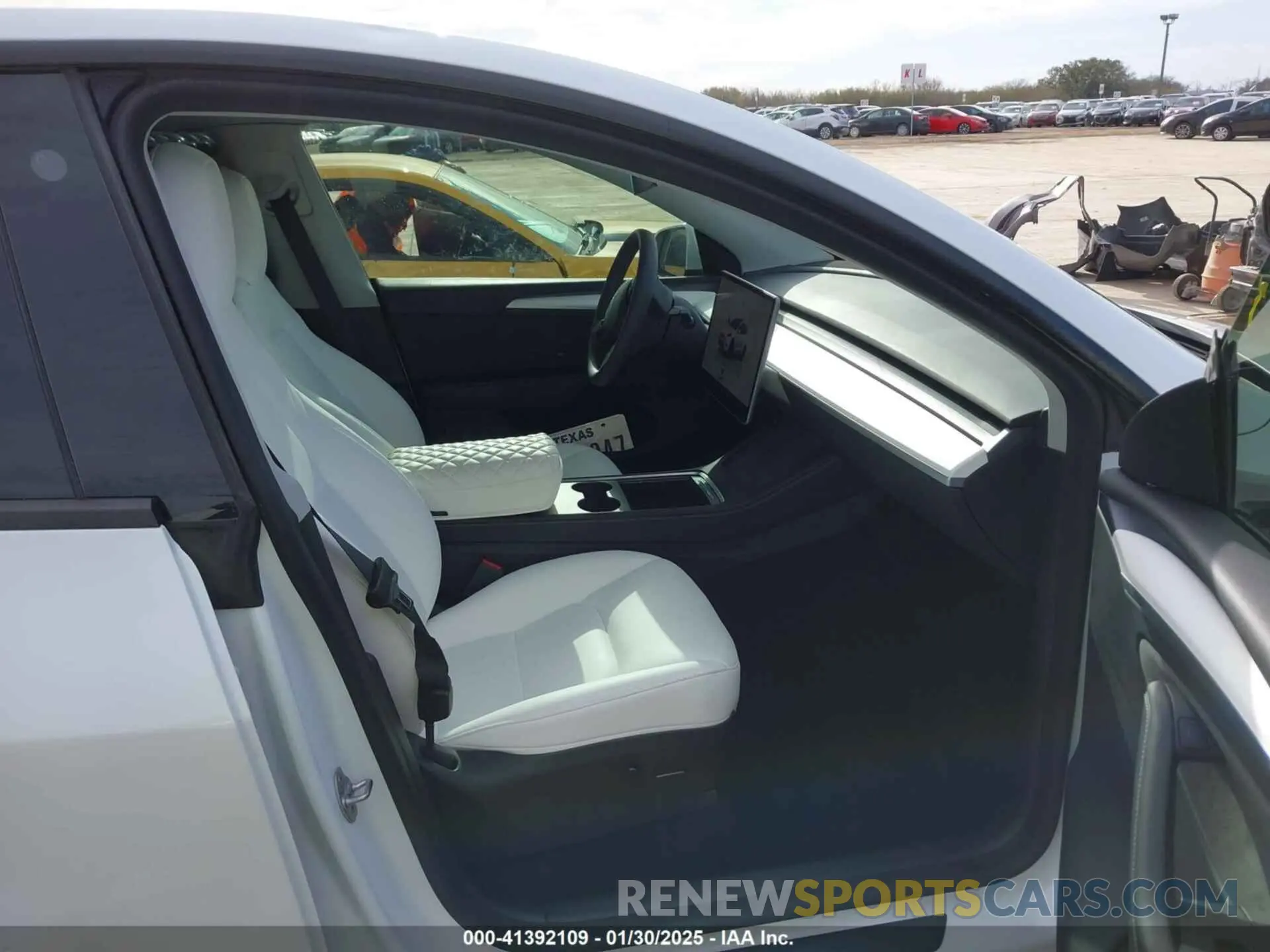 5 fotografías del automóvil dañado 7SAYGDEE0PA070121 TESLA MODEL Y 2023