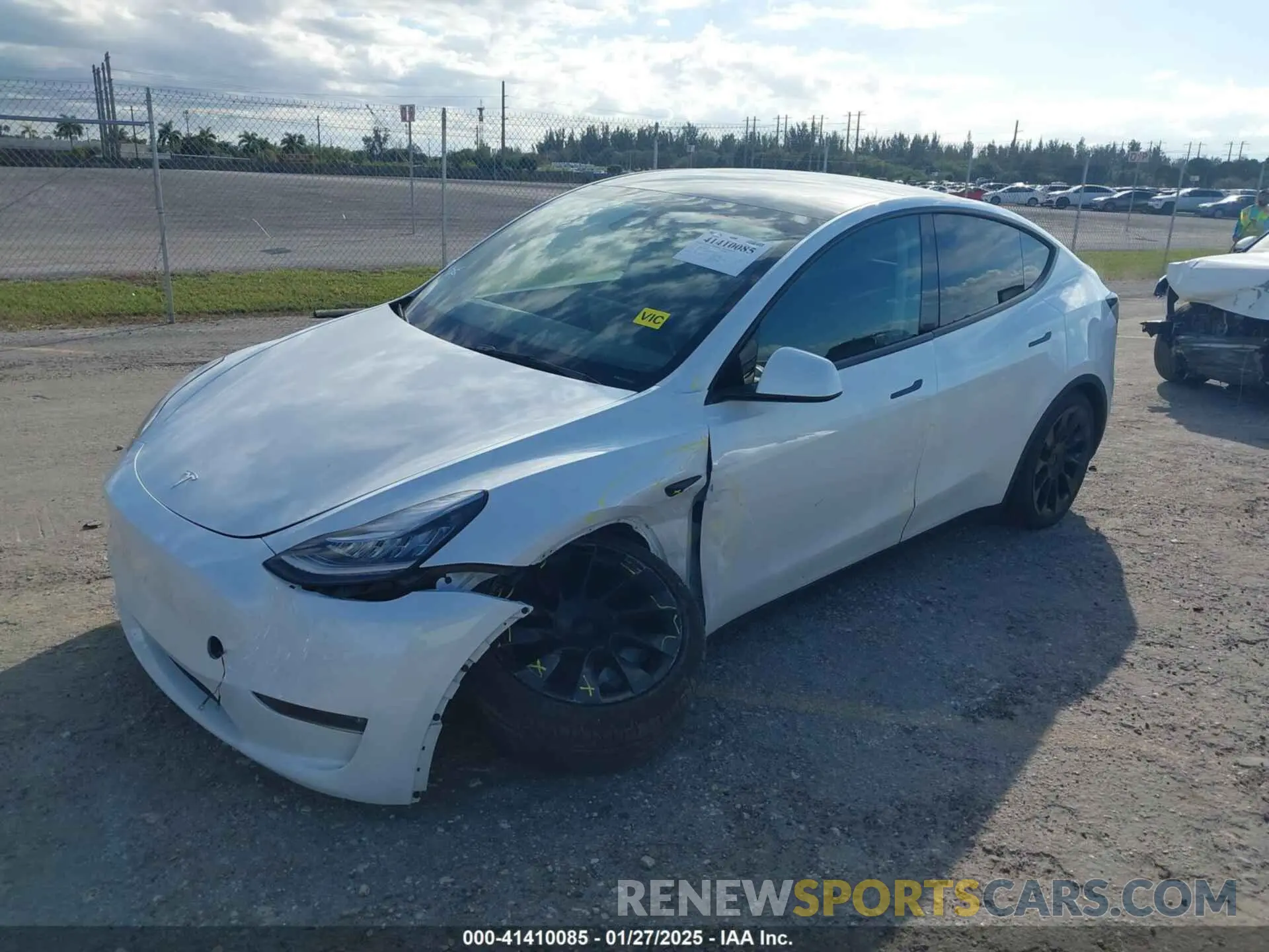 2 fotografías del automóvil dañado 7SAYGDEE0PA128888 TESLA MODEL Y 2023