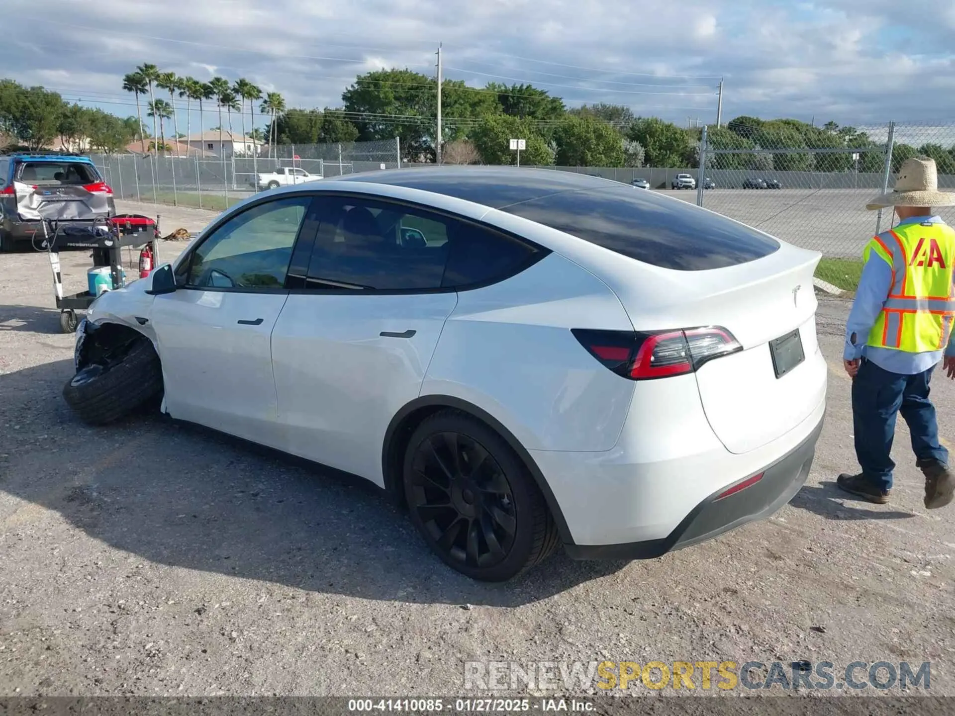 3 fotografías del automóvil dañado 7SAYGDEE0PA128888 TESLA MODEL Y 2023
