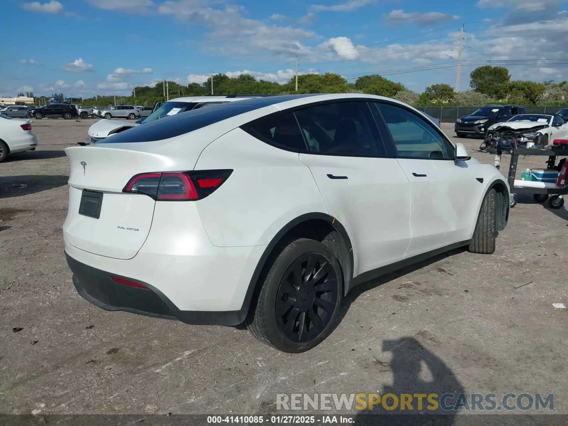 4 fotografías del automóvil dañado 7SAYGDEE0PA128888 TESLA MODEL Y 2023