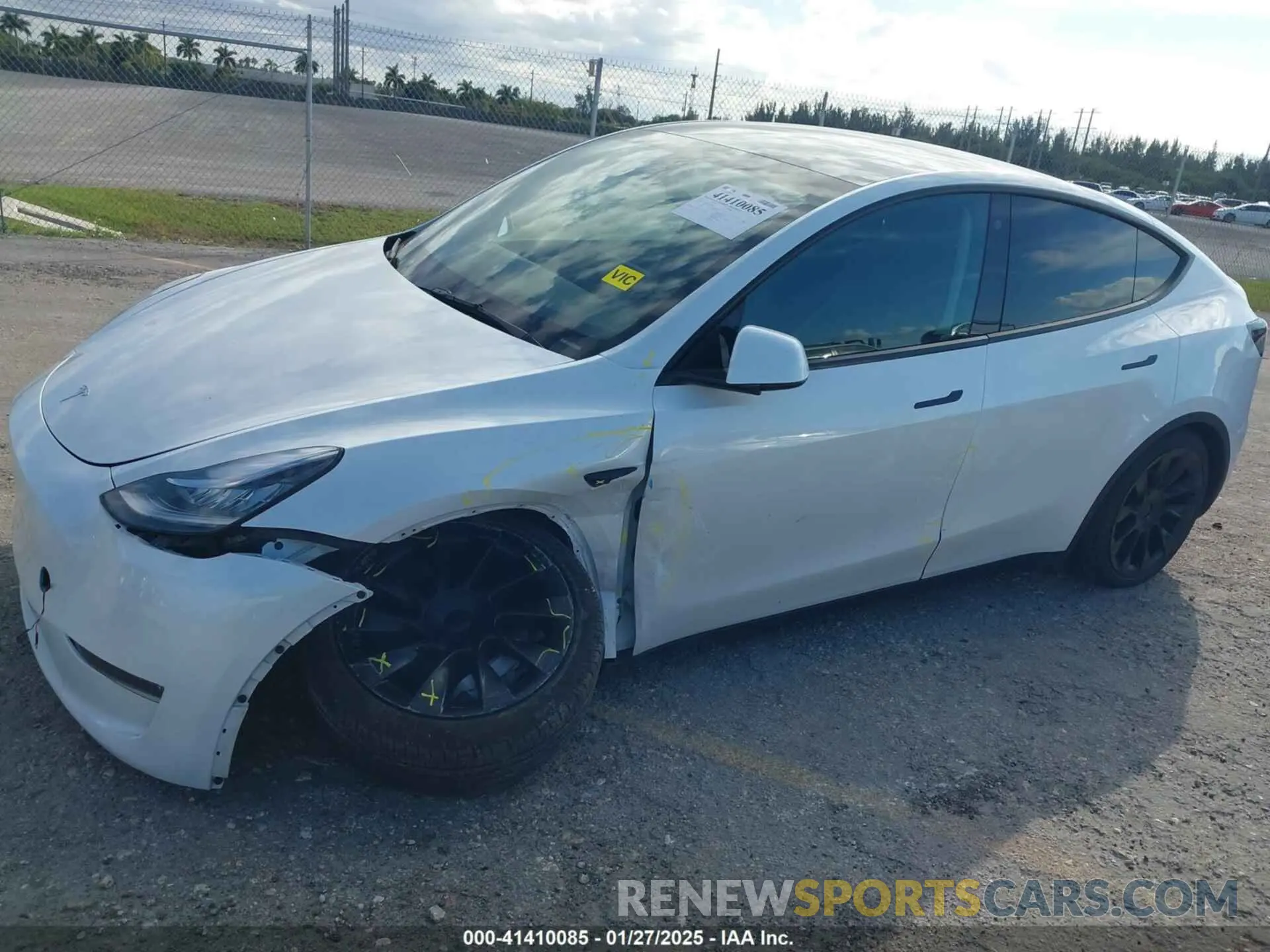 6 fotografías del automóvil dañado 7SAYGDEE0PA128888 TESLA MODEL Y 2023