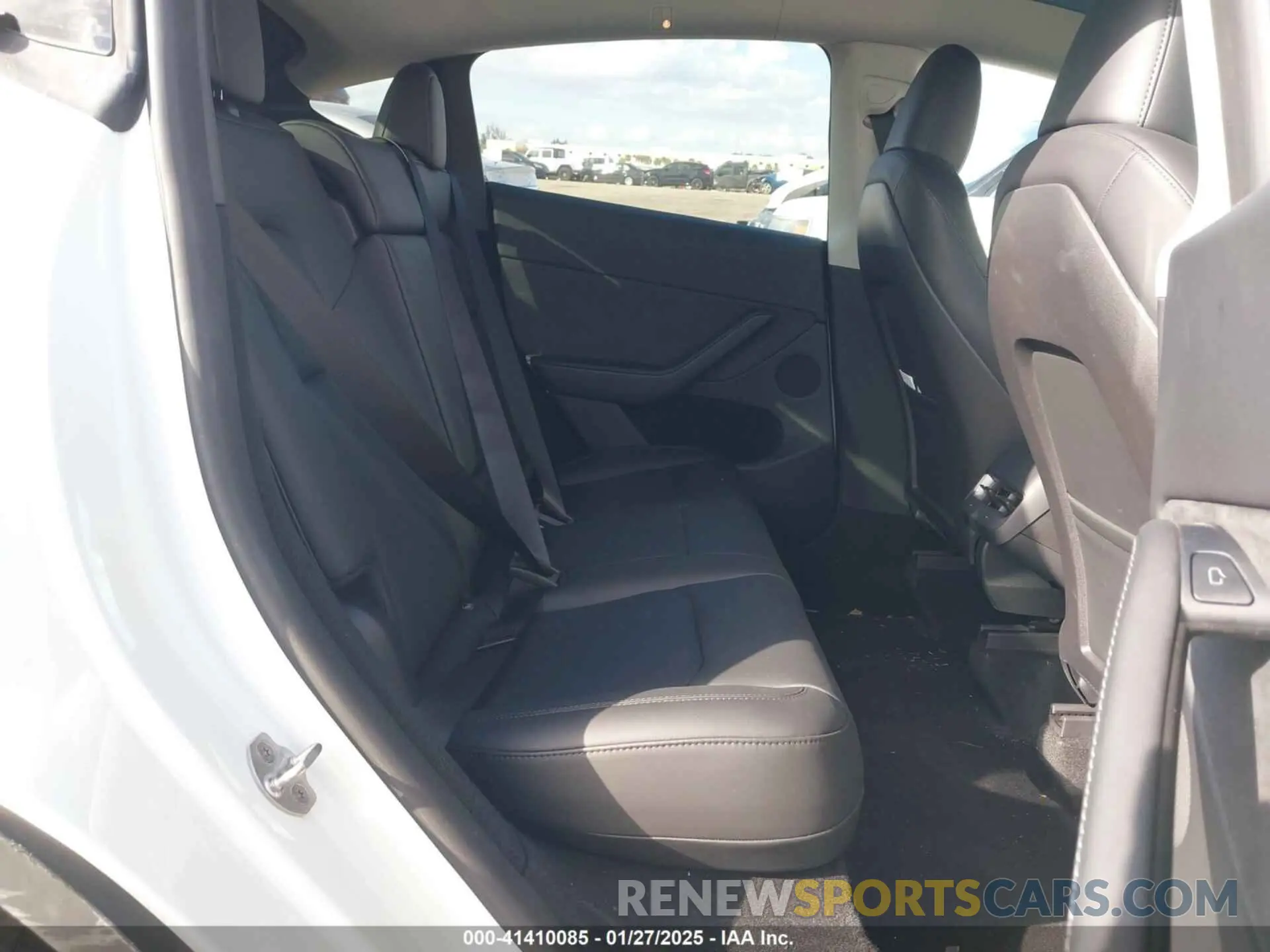 8 fotografías del automóvil dañado 7SAYGDEE0PA128888 TESLA MODEL Y 2023