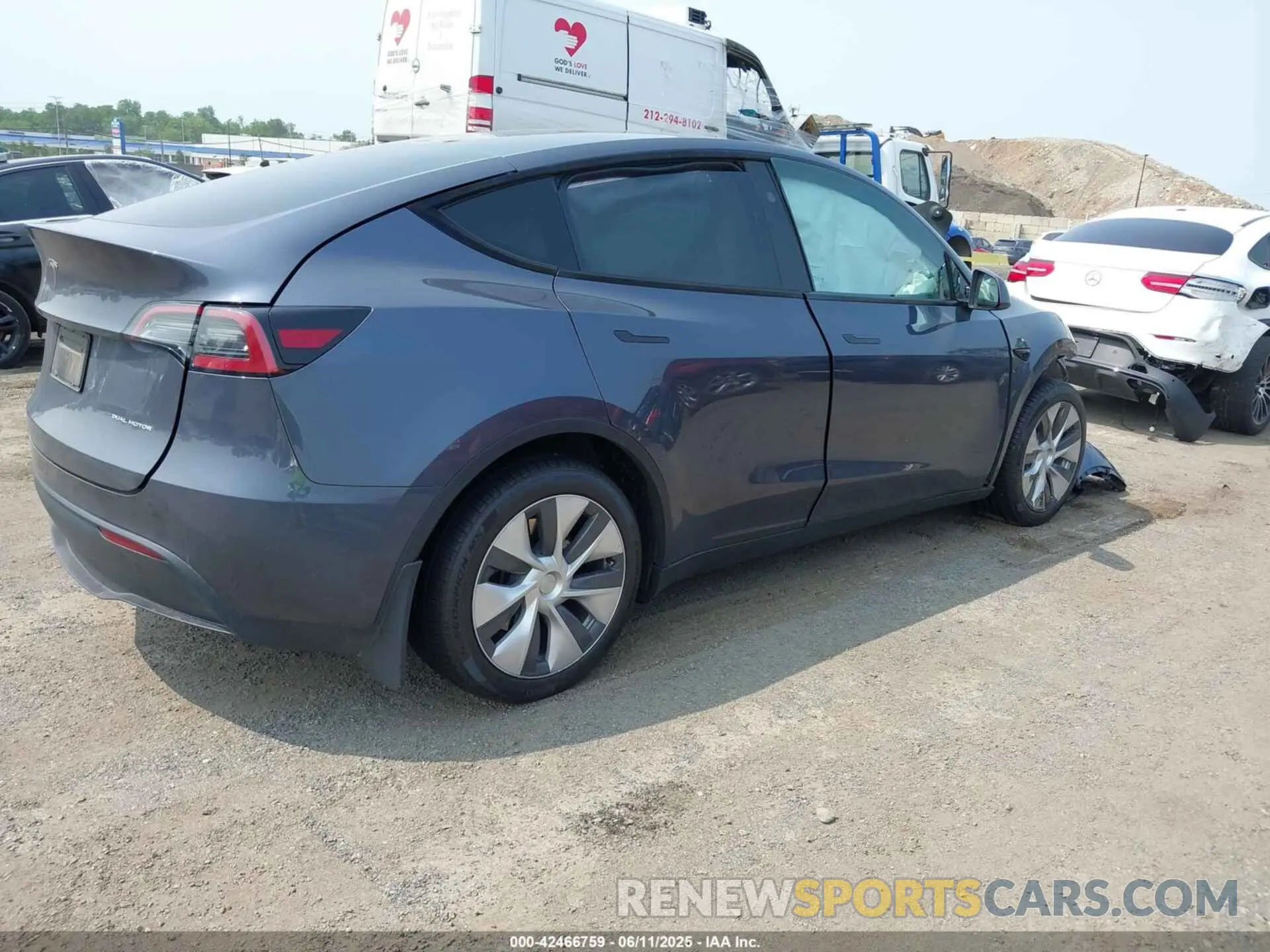 4 fotografías del automóvil dañado 7SAYGDEE0PA129376 TESLA MODEL Y 2023