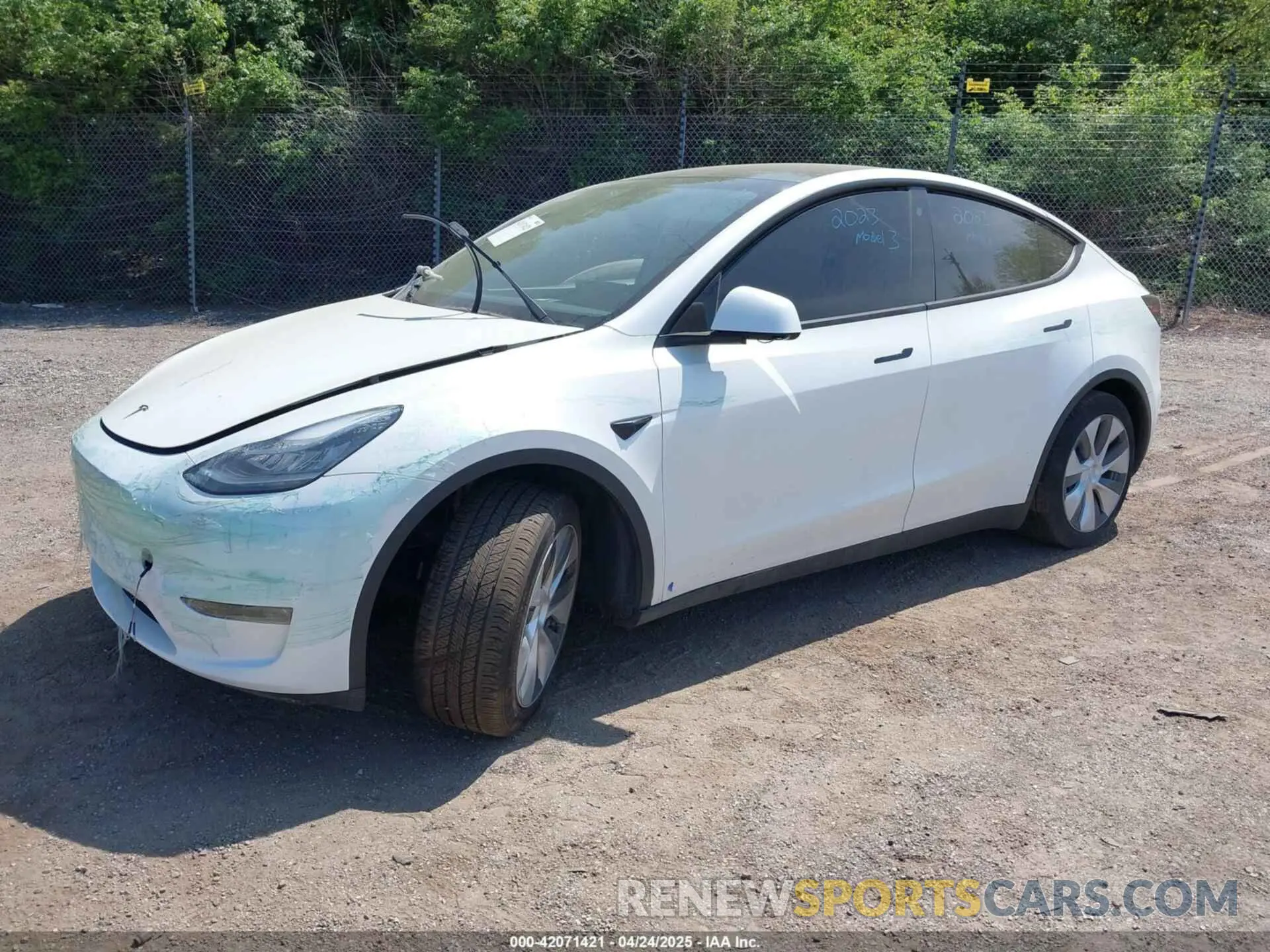 2 fotografías del automóvil dañado 7SAYGDEE0PA130057 TESLA MODEL Y 2023
