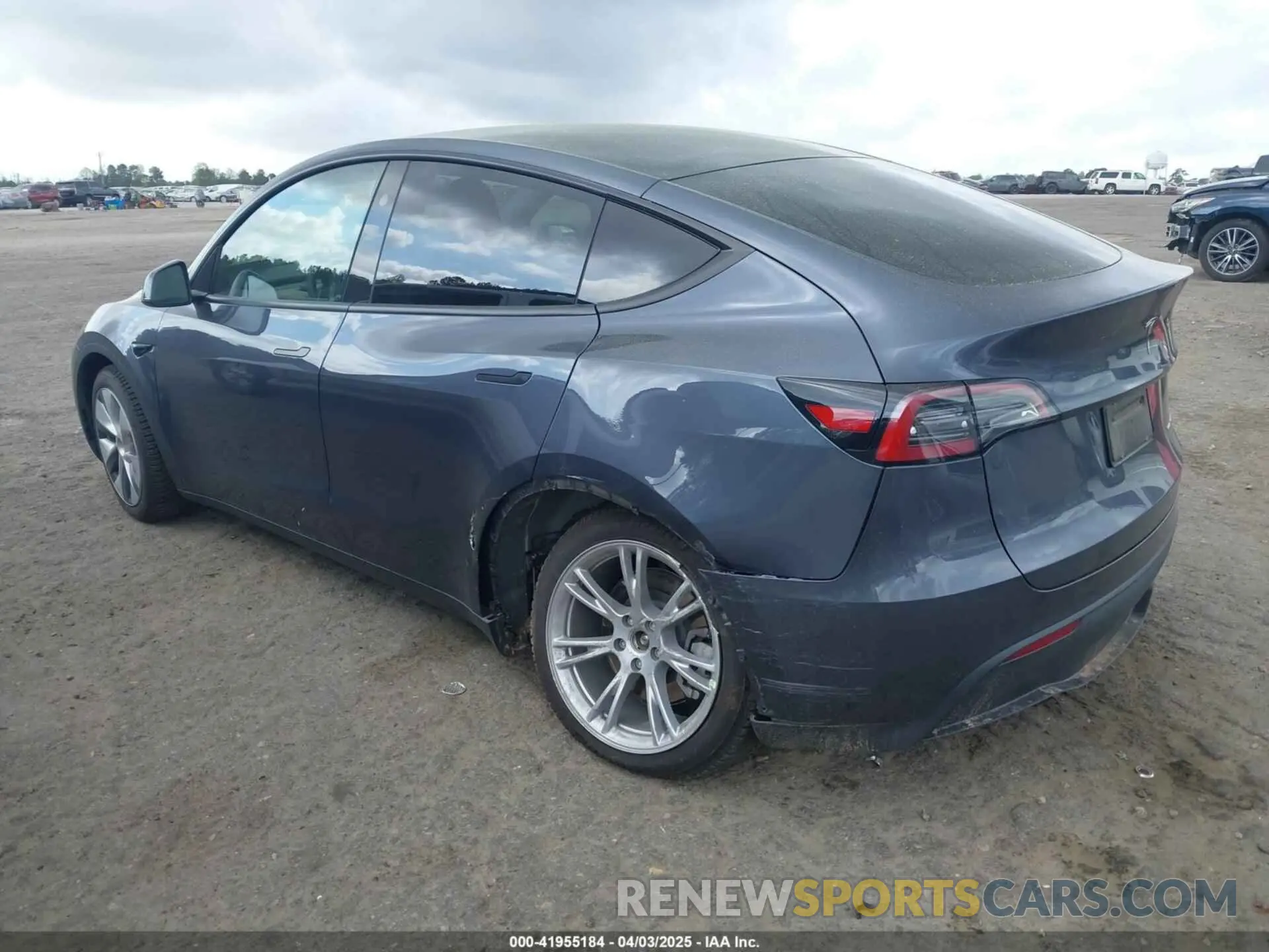 3 fotografías del automóvil dañado 7SAYGDEE0PA177332 TESLA MODEL Y 2023