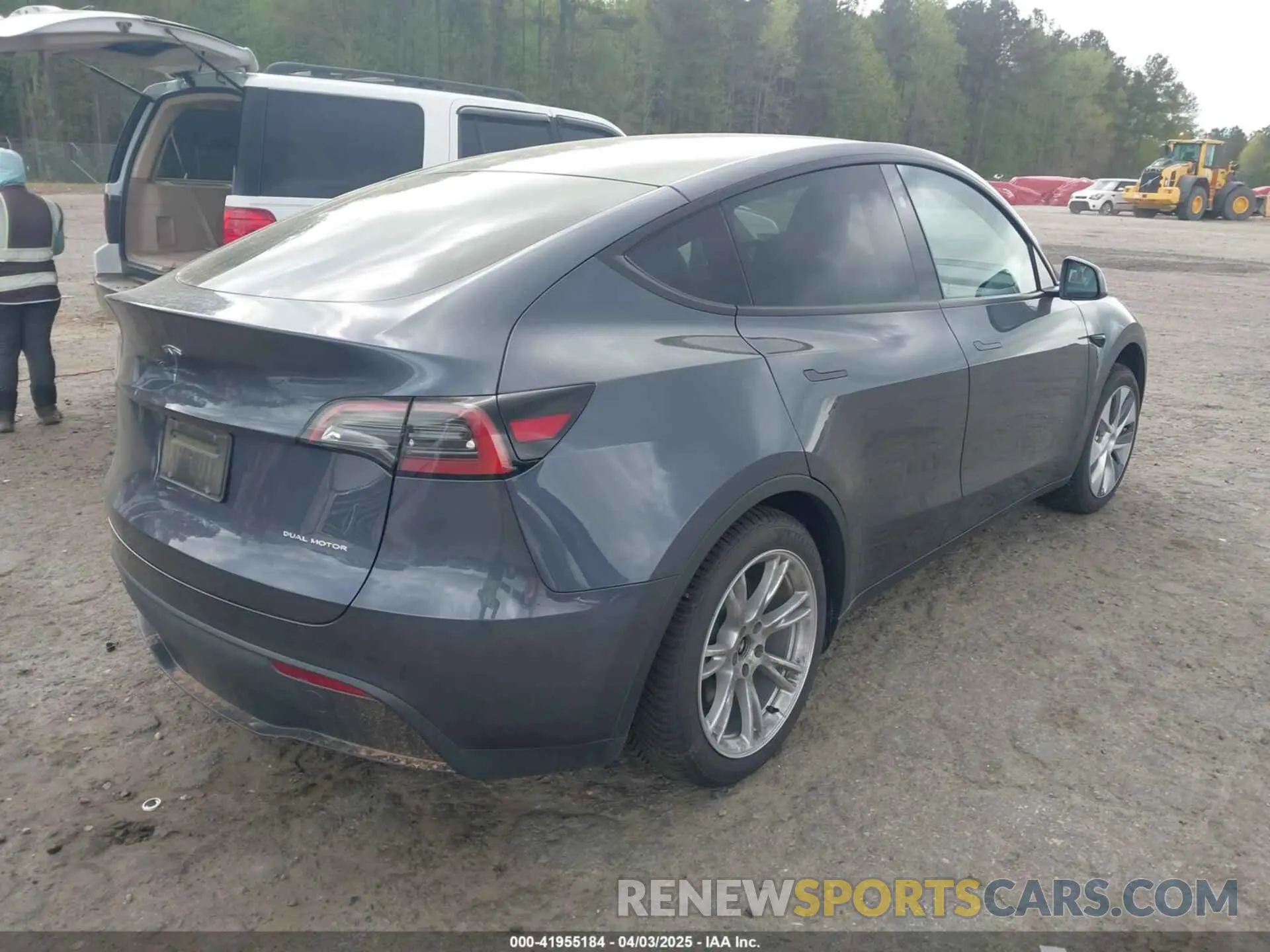 4 fotografías del automóvil dañado 7SAYGDEE0PA177332 TESLA MODEL Y 2023