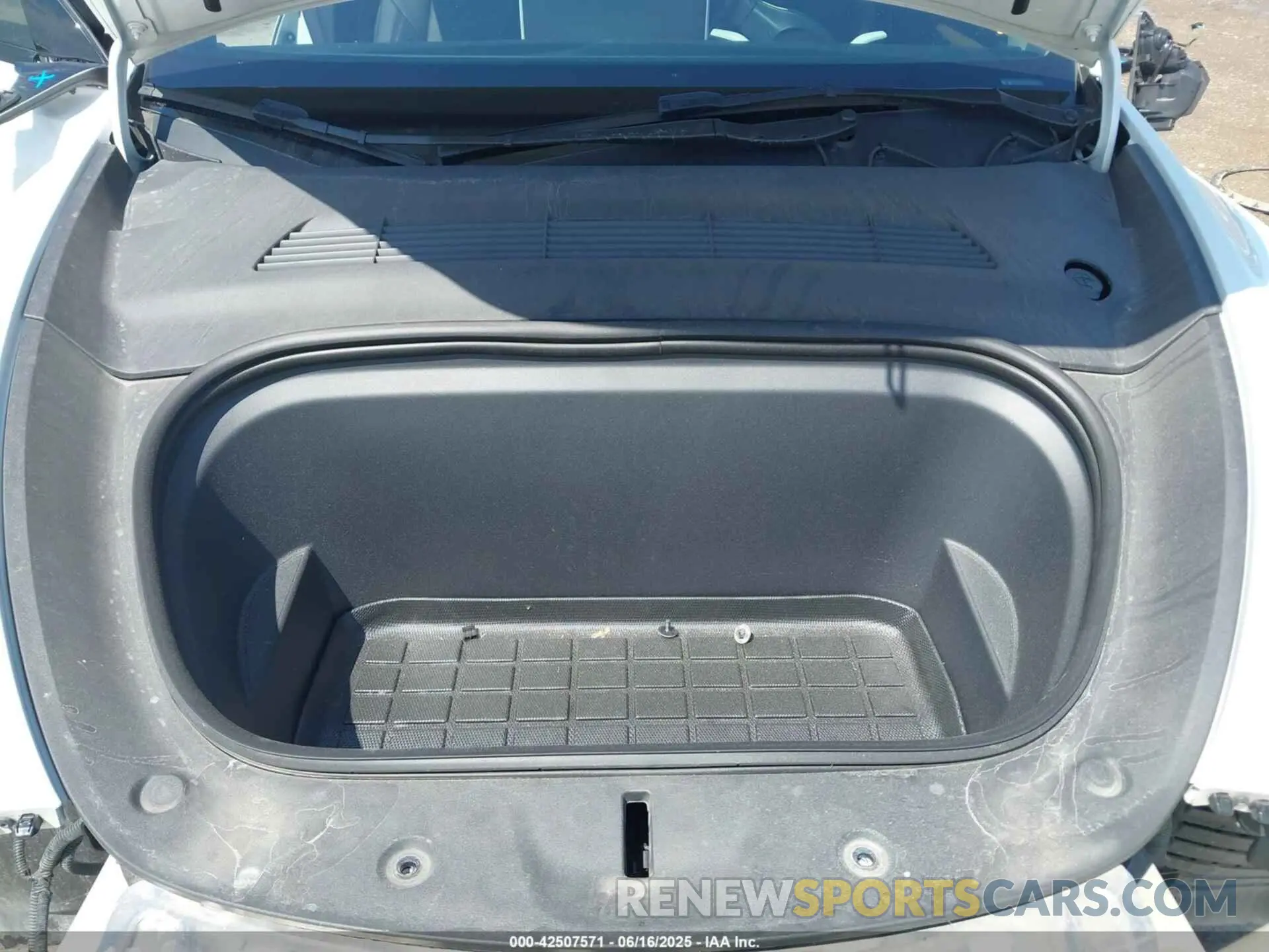 10 fotografías del automóvil dañado 7SAYGDEE0PA178495 TESLA MODEL Y 2023
