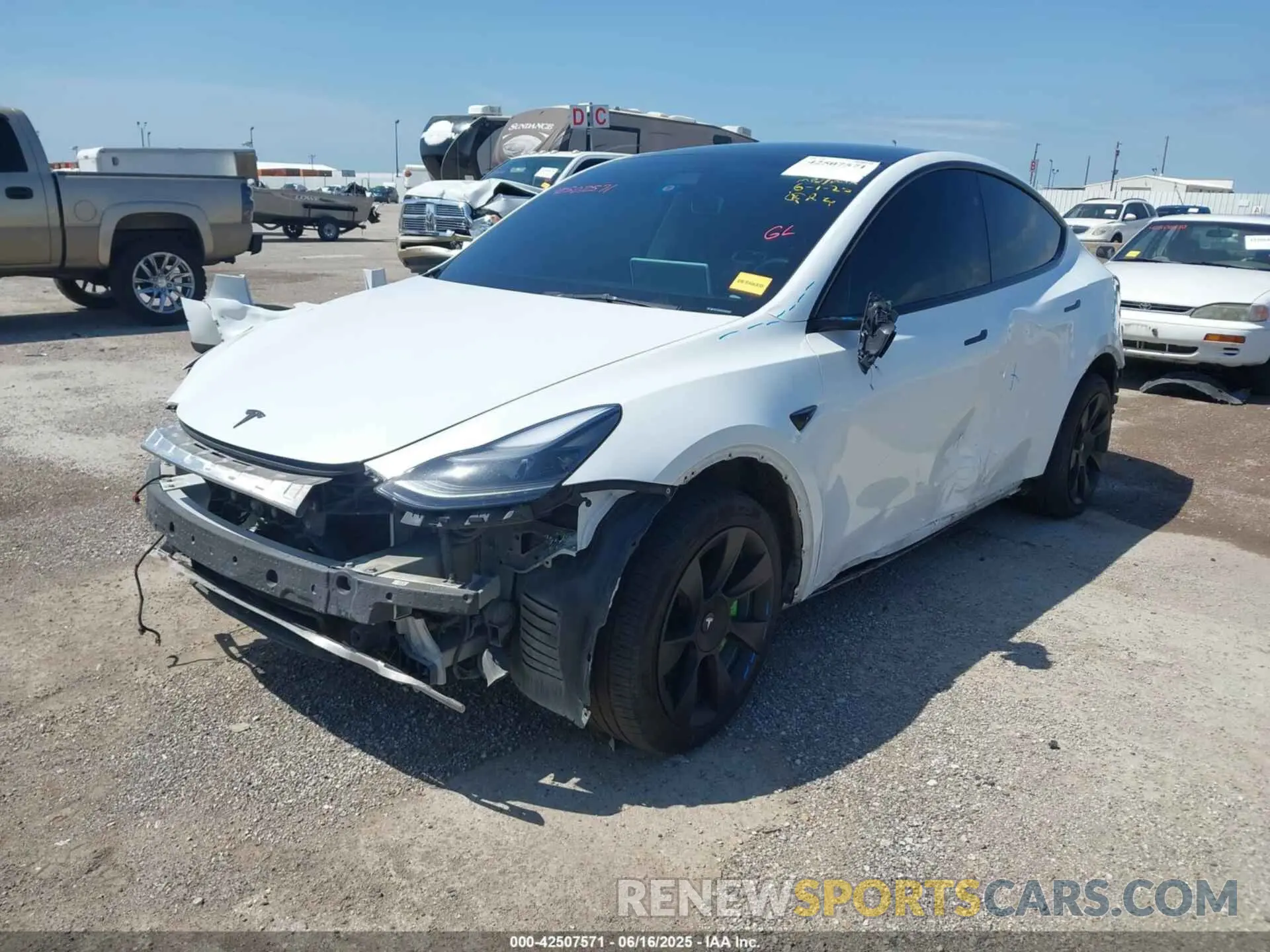 2 fotografías del automóvil dañado 7SAYGDEE0PA178495 TESLA MODEL Y 2023