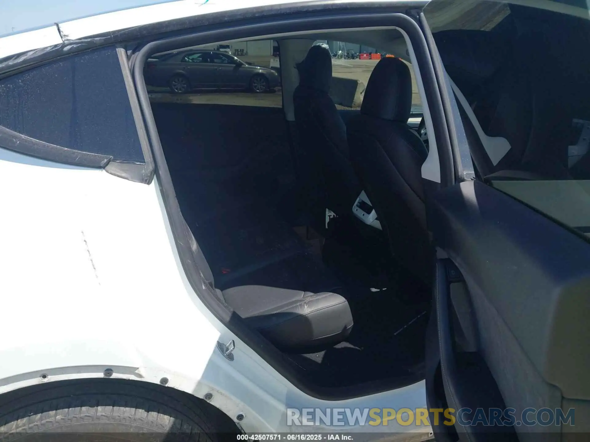 8 fotografías del automóvil dañado 7SAYGDEE0PA178495 TESLA MODEL Y 2023