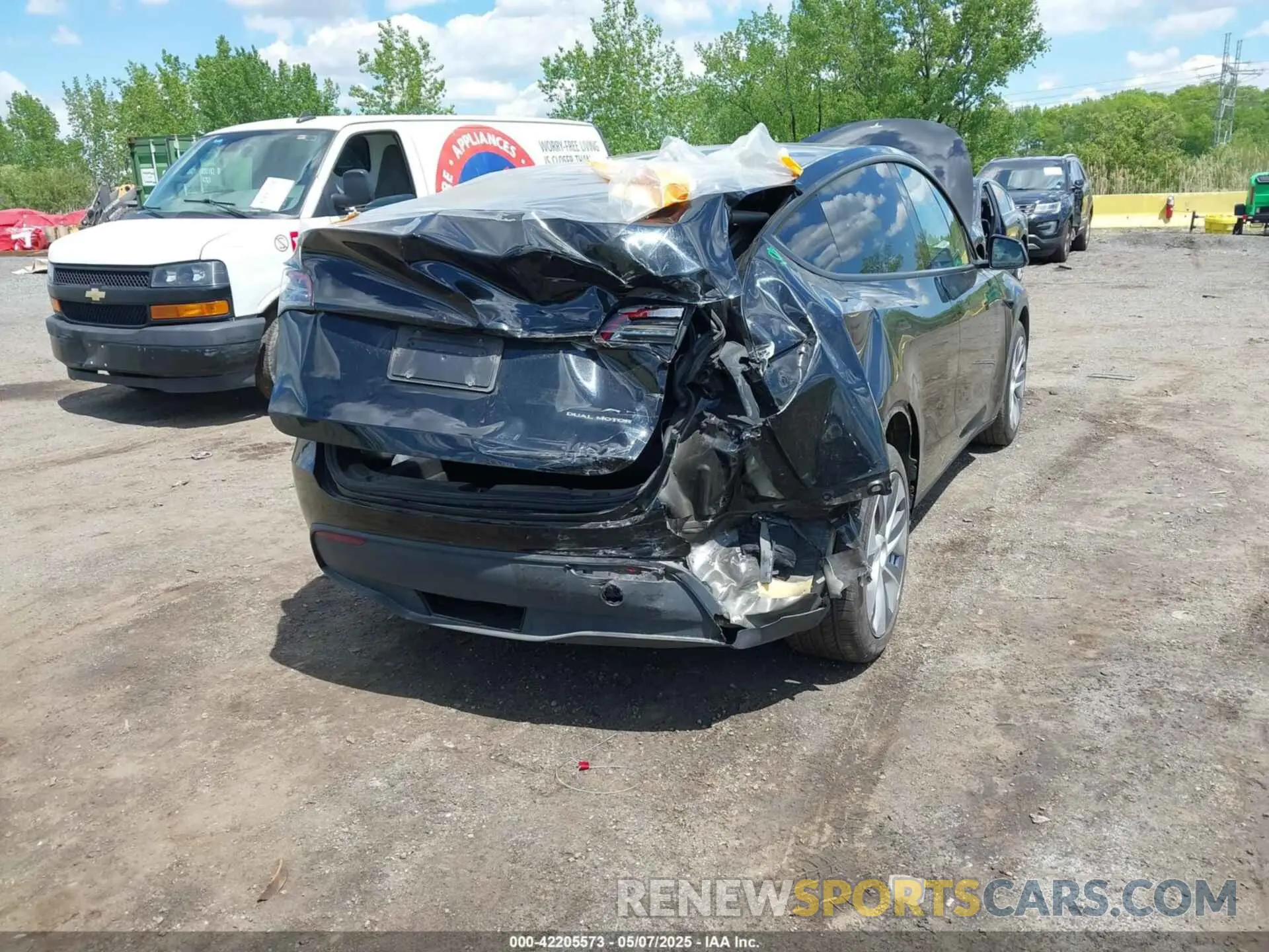 6 fotografías del automóvil dañado 7SAYGDEE0PA183891 TESLA MODEL Y 2023