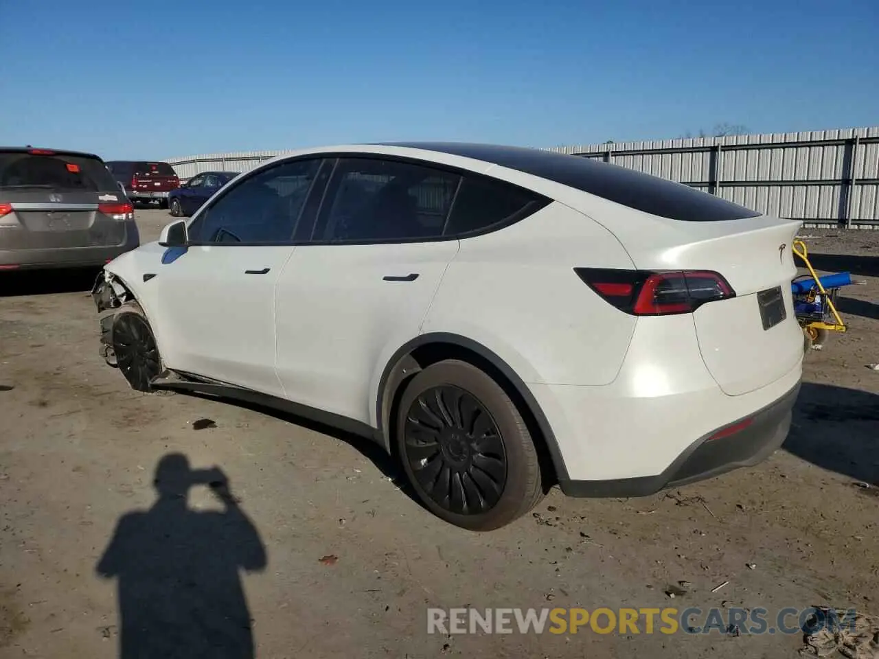 2 fotografías del automóvil dañado 7SAYGDEE0PF610828 TESLA MODEL Y 2023