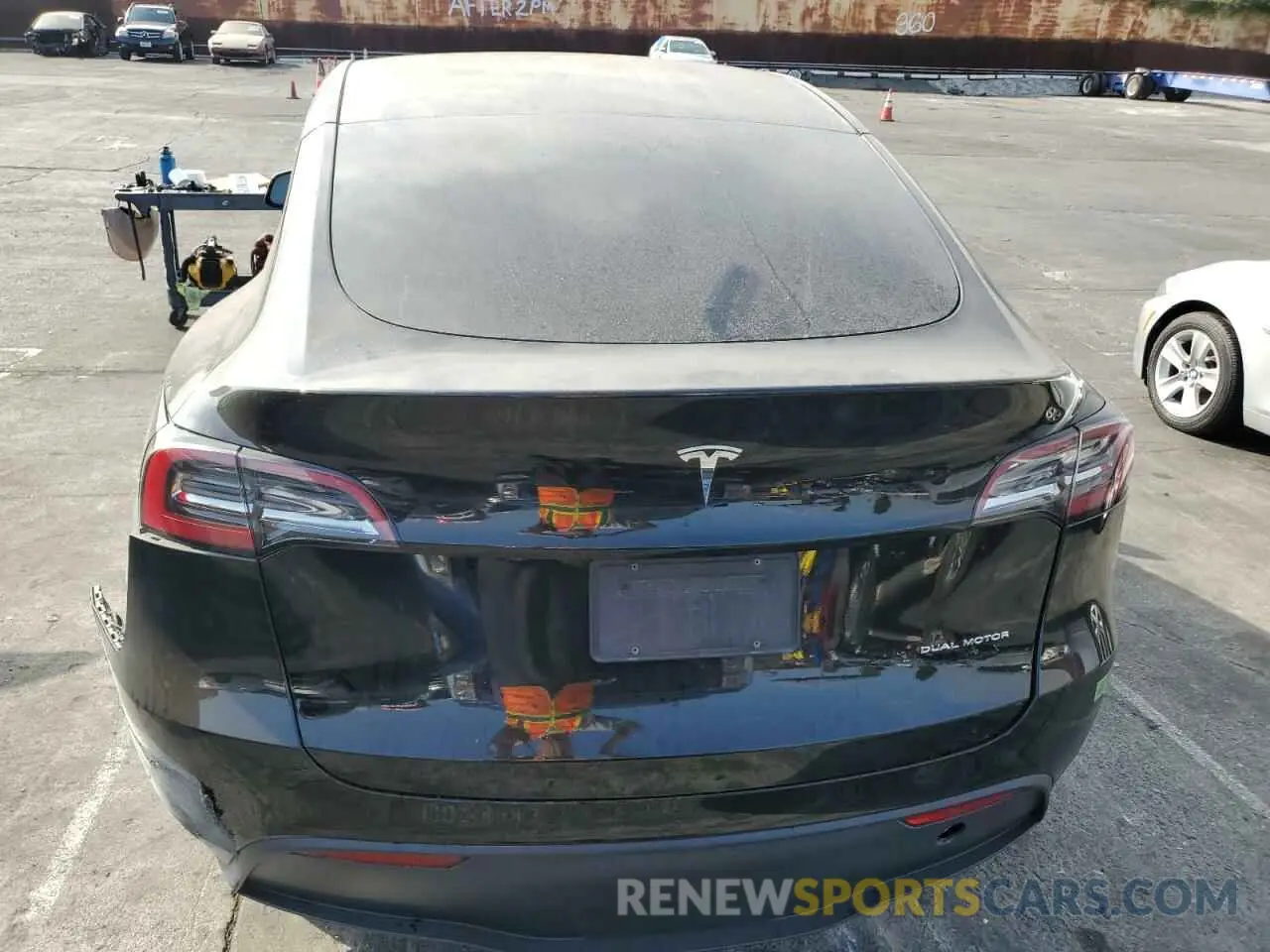 6 fotografías del automóvil dañado 7SAYGDEE0PF637804 TESLA MODEL Y 2023