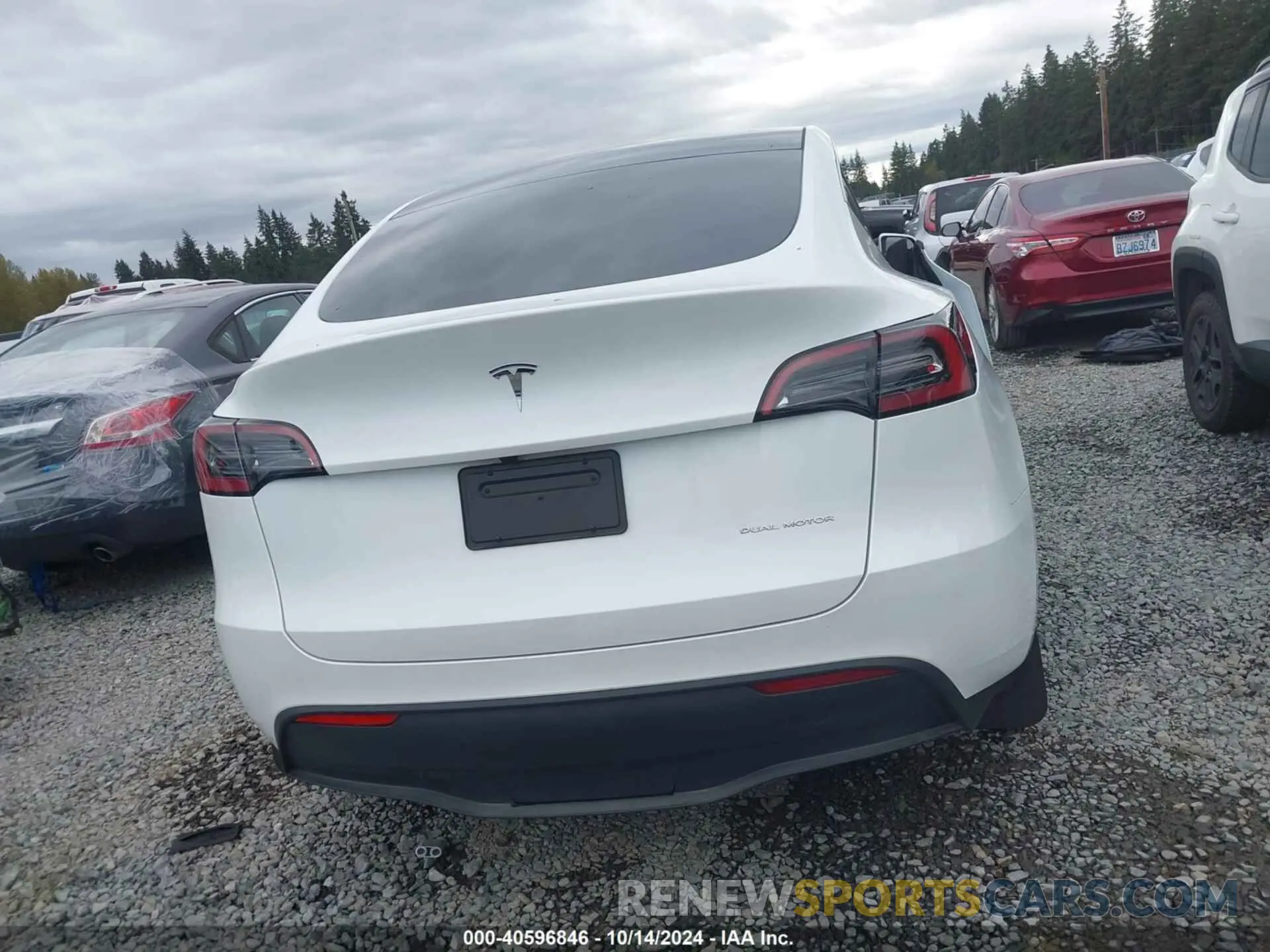 17 fotografías del automóvil dañado 7SAYGDEE0PF814691 TESLA MODEL Y 2023