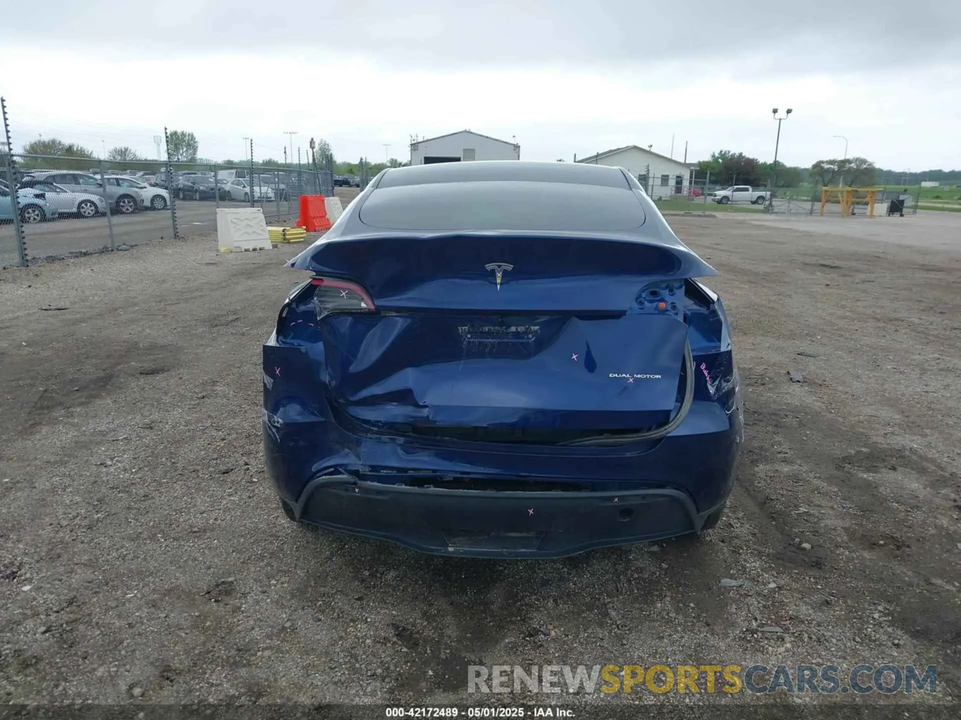 17 fotografías del automóvil dañado 7SAYGDEE0PF840787 TESLA MODEL Y 2023