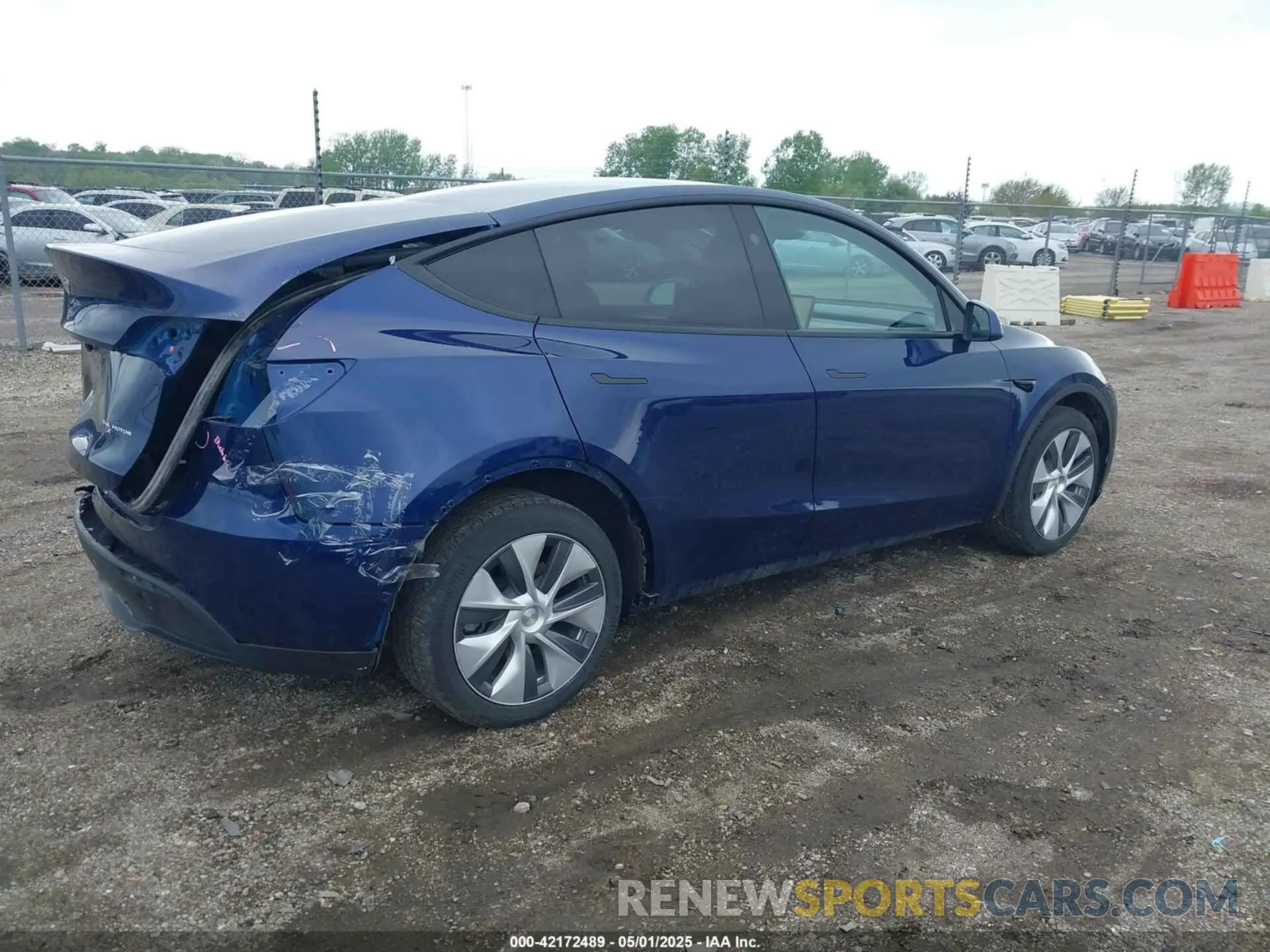 4 fotografías del automóvil dañado 7SAYGDEE0PF840787 TESLA MODEL Y 2023