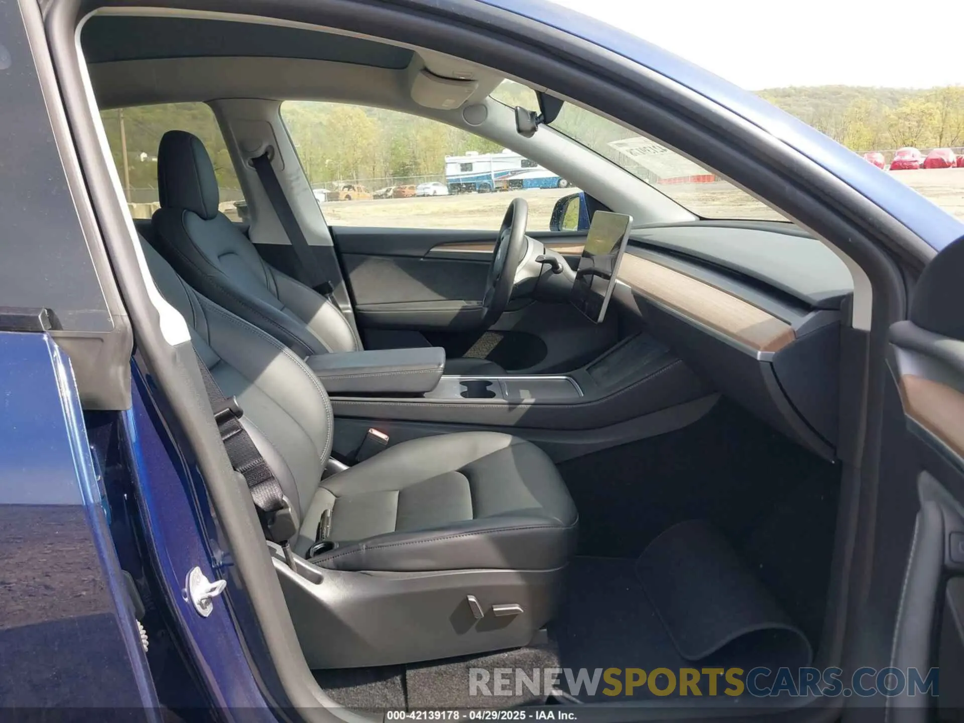 5 fotografías del automóvil dañado 7SAYGDEE0PF850980 TESLA MODEL Y 2023