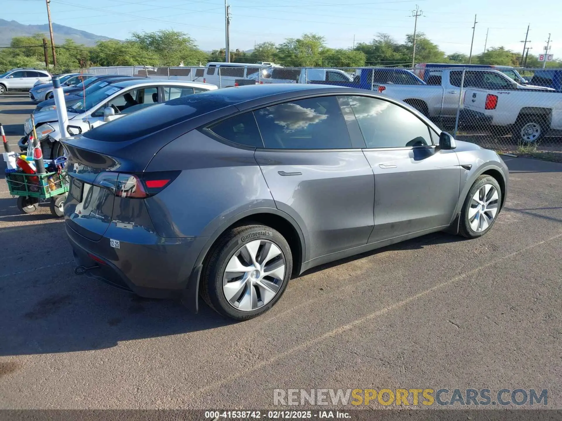 4 fotografías del automóvil dañado 7SAYGDEE0PF928836 TESLA MODEL Y 2023