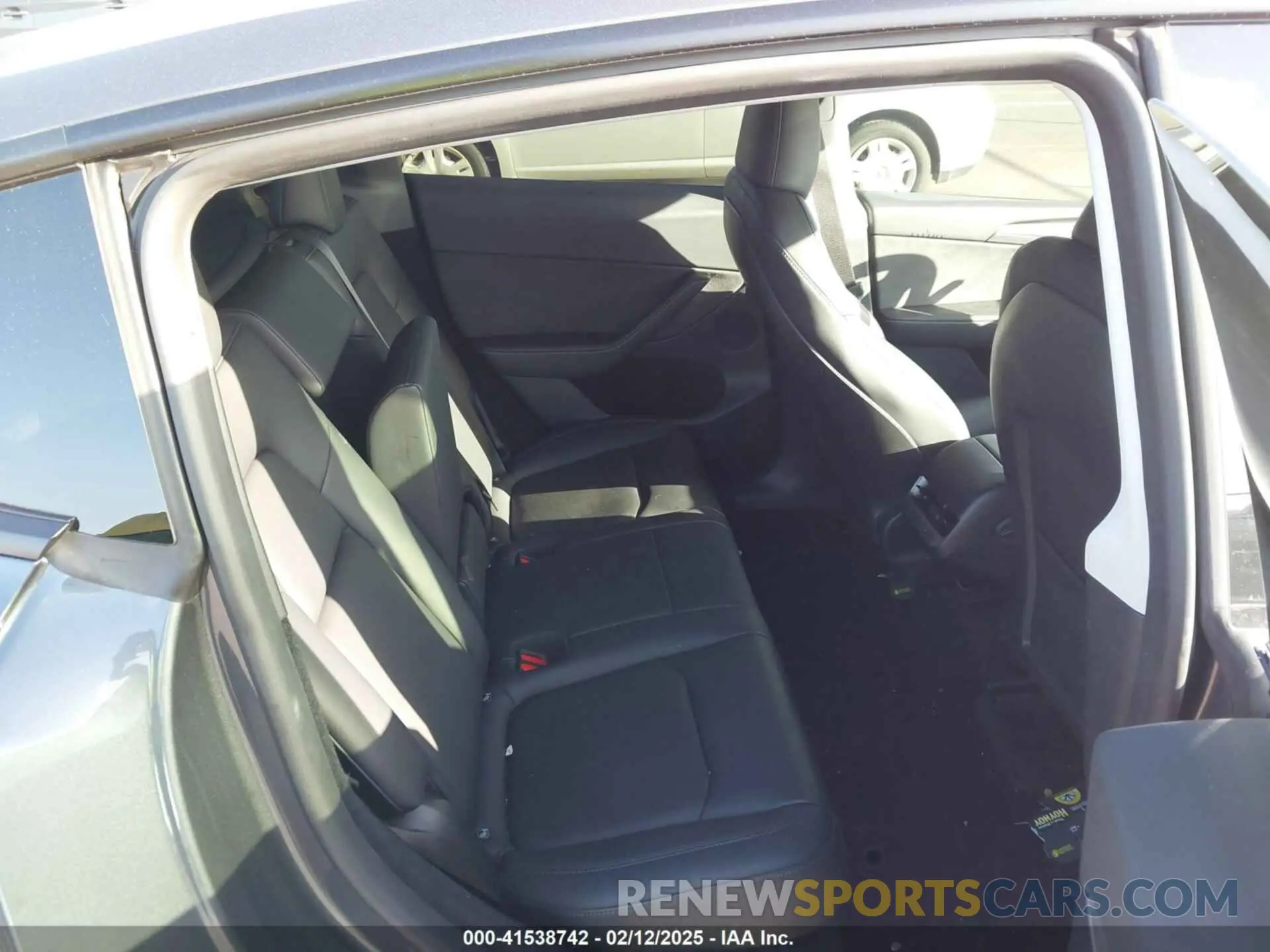 8 fotografías del automóvil dañado 7SAYGDEE0PF928836 TESLA MODEL Y 2023