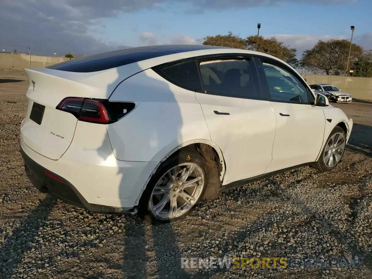 3 fotografías del automóvil dañado 7SAYGDEE1PA039069 TESLA MODEL Y 2023