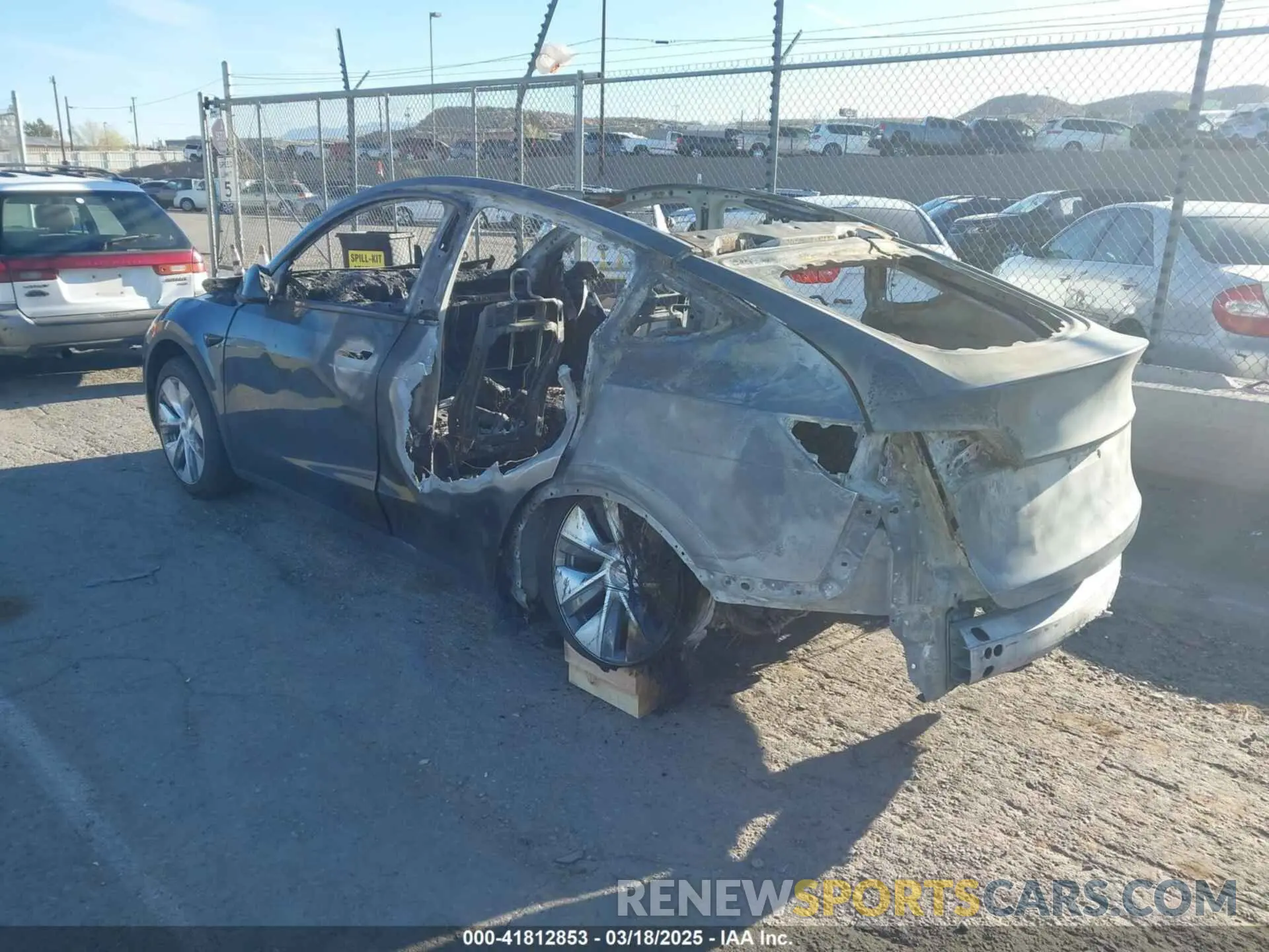 3 fotografías del automóvil dañado 7SAYGDEE1PA041727 TESLA MODEL Y 2023