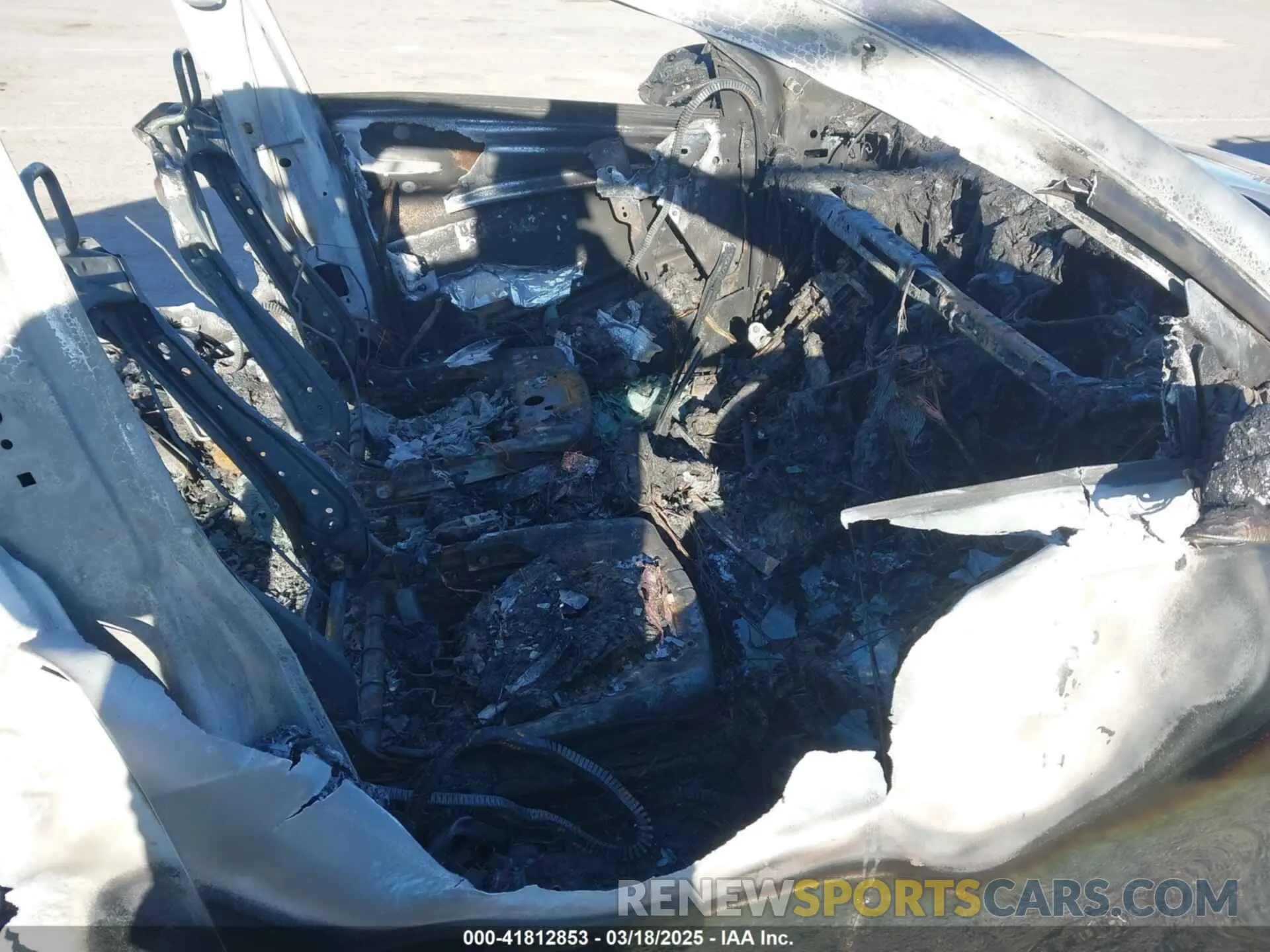 5 fotografías del automóvil dañado 7SAYGDEE1PA041727 TESLA MODEL Y 2023