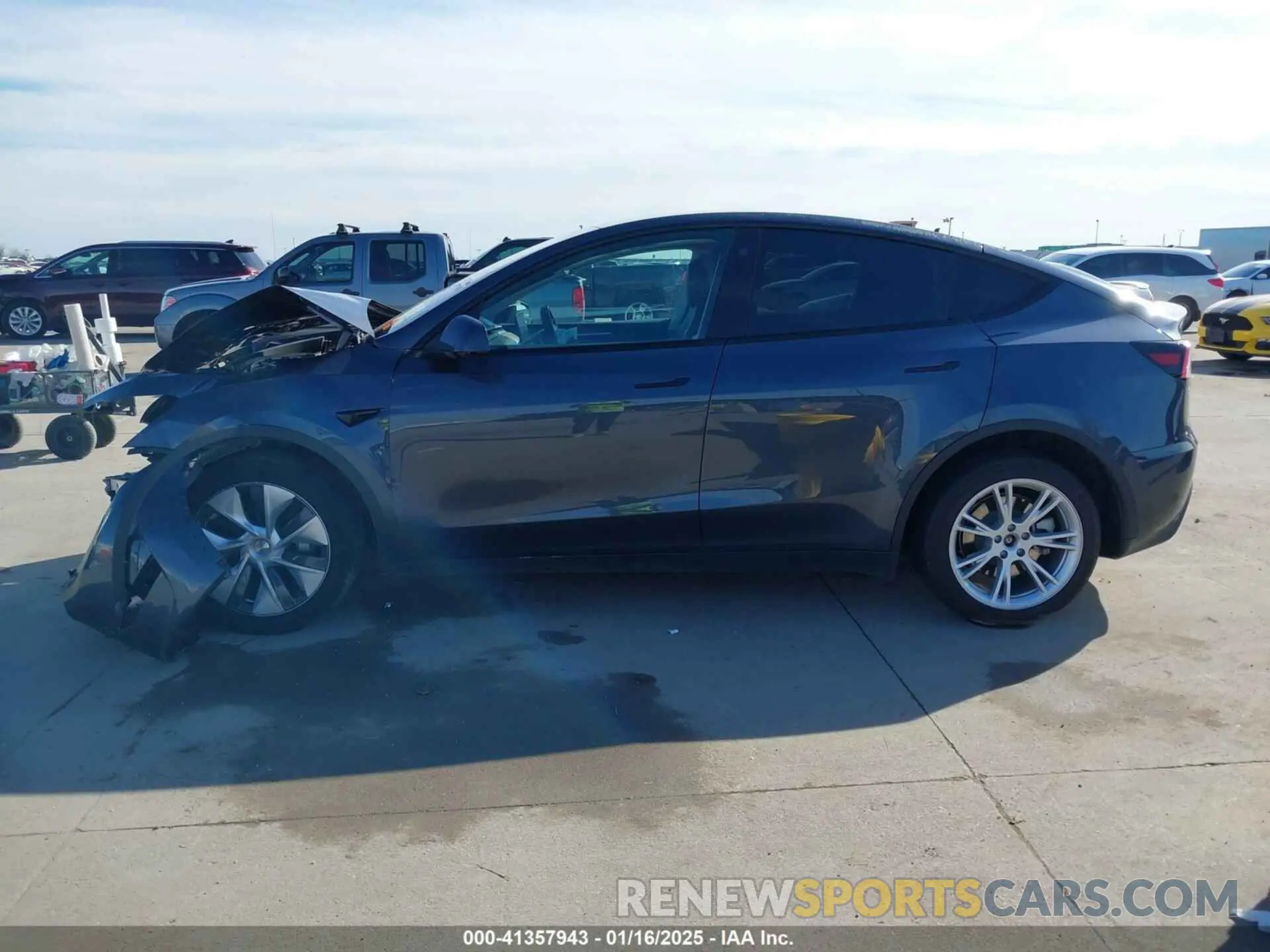 14 fotografías del automóvil dañado 7SAYGDEE1PA060410 TESLA MODEL Y 2023