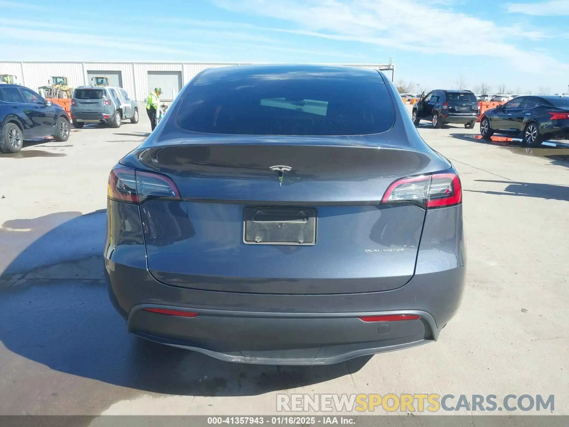 16 fotografías del automóvil dañado 7SAYGDEE1PA060410 TESLA MODEL Y 2023