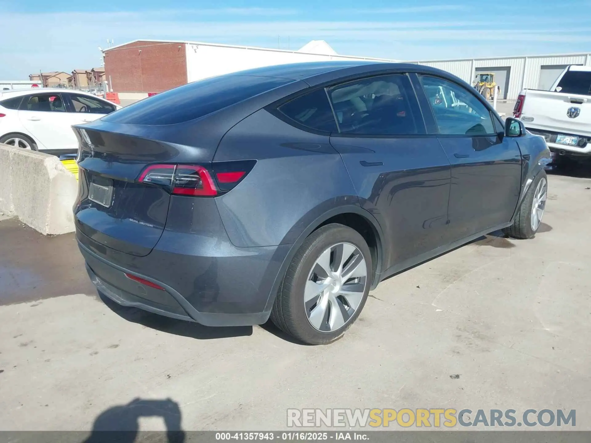 4 fotografías del automóvil dañado 7SAYGDEE1PA060410 TESLA MODEL Y 2023