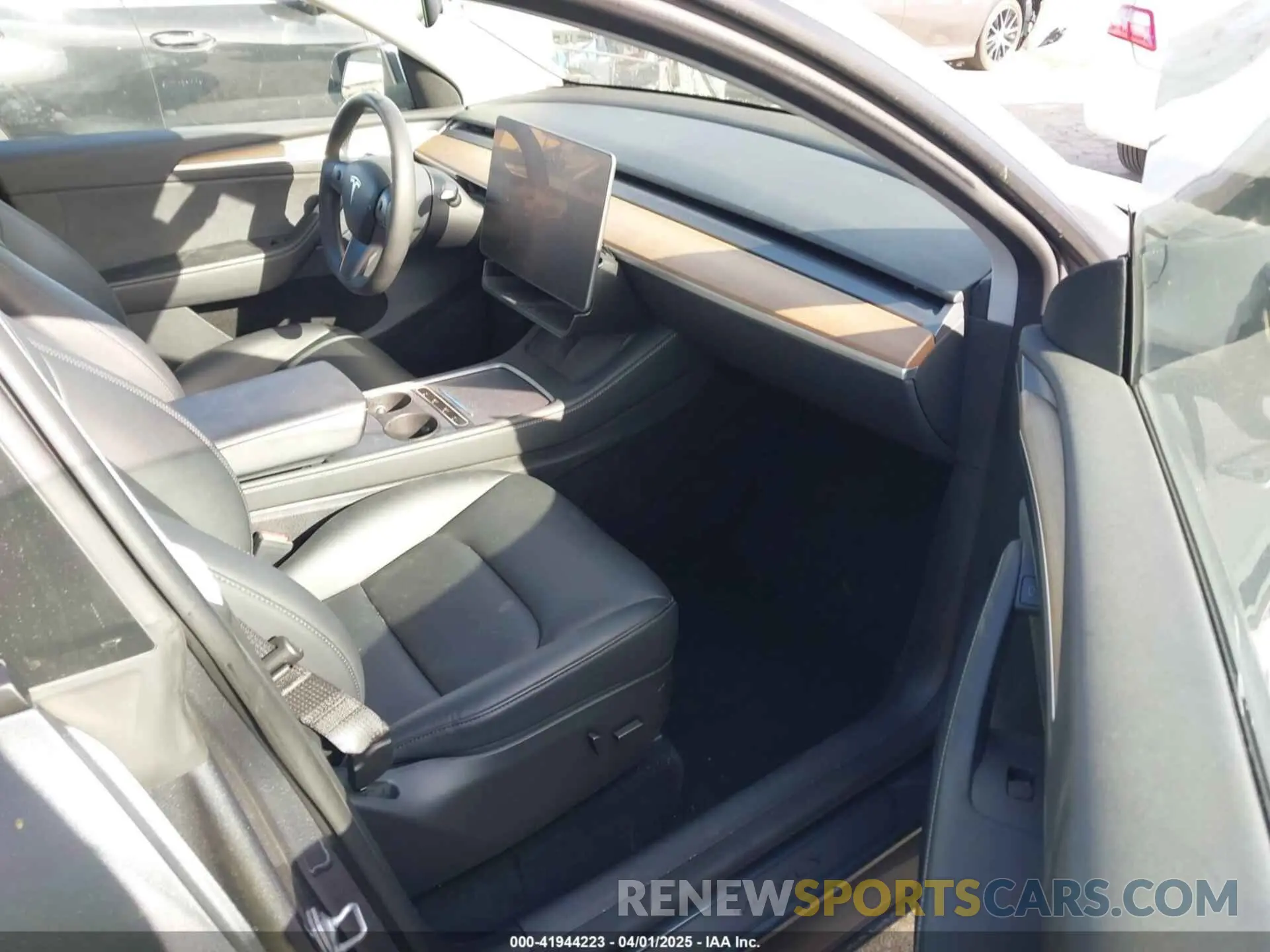 5 fotografías del automóvil dañado 7SAYGDEE1PA086375 TESLA MODEL Y 2023