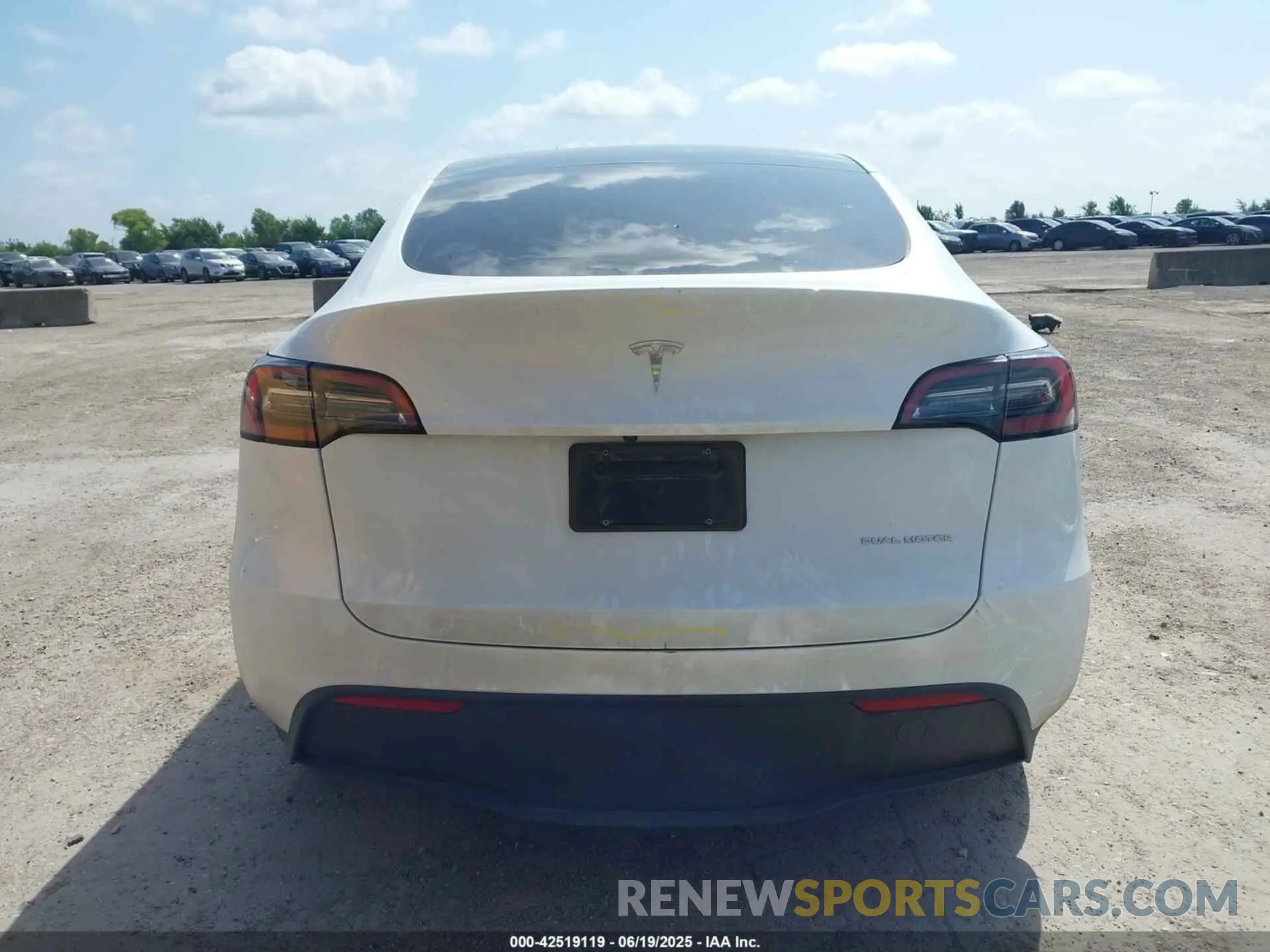 17 fotografías del automóvil dañado 7SAYGDEE1PA117964 TESLA MODEL Y 2023