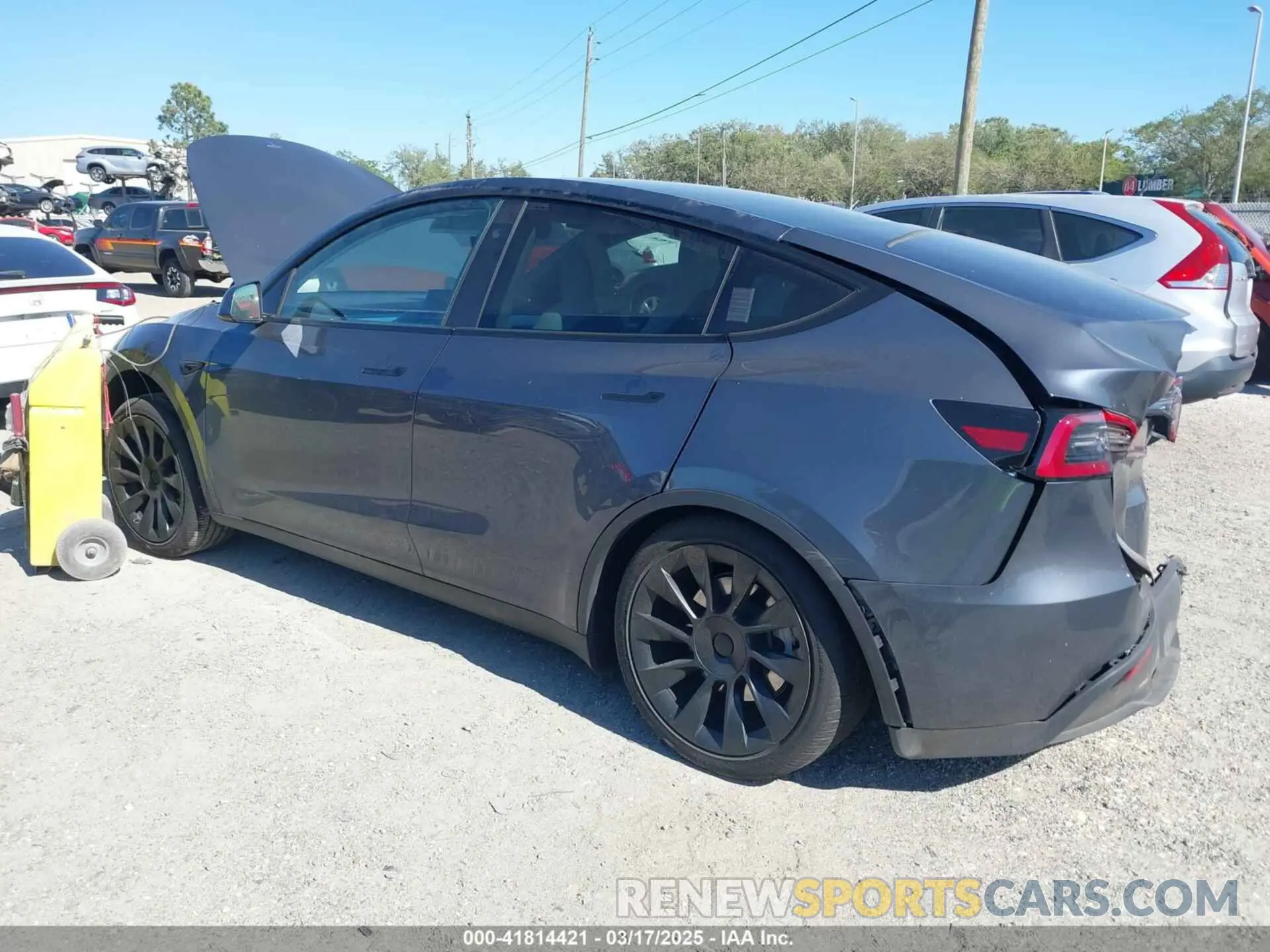 3 fotografías del automóvil dañado 7SAYGDEE1PA203937 TESLA MODEL Y 2023