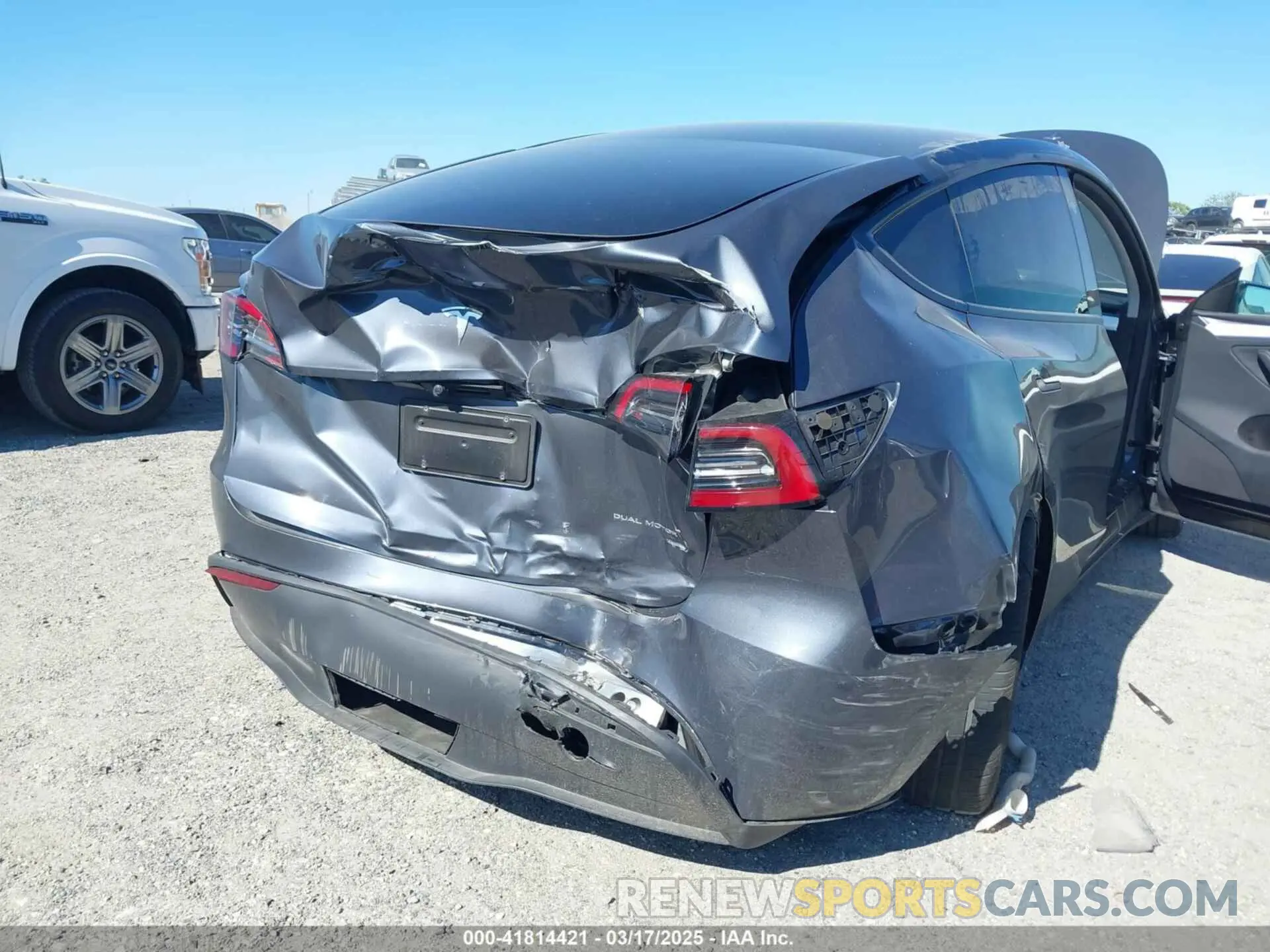 6 fotografías del automóvil dañado 7SAYGDEE1PA203937 TESLA MODEL Y 2023