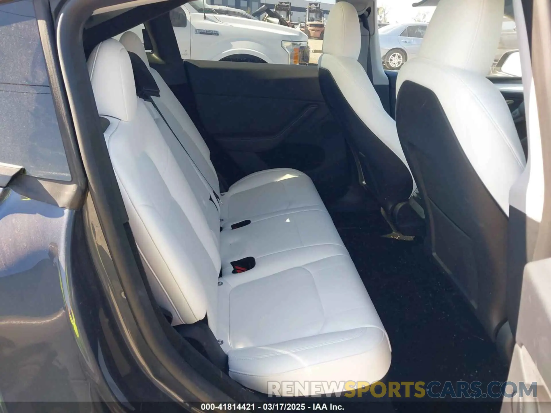 8 fotografías del automóvil dañado 7SAYGDEE1PA203937 TESLA MODEL Y 2023