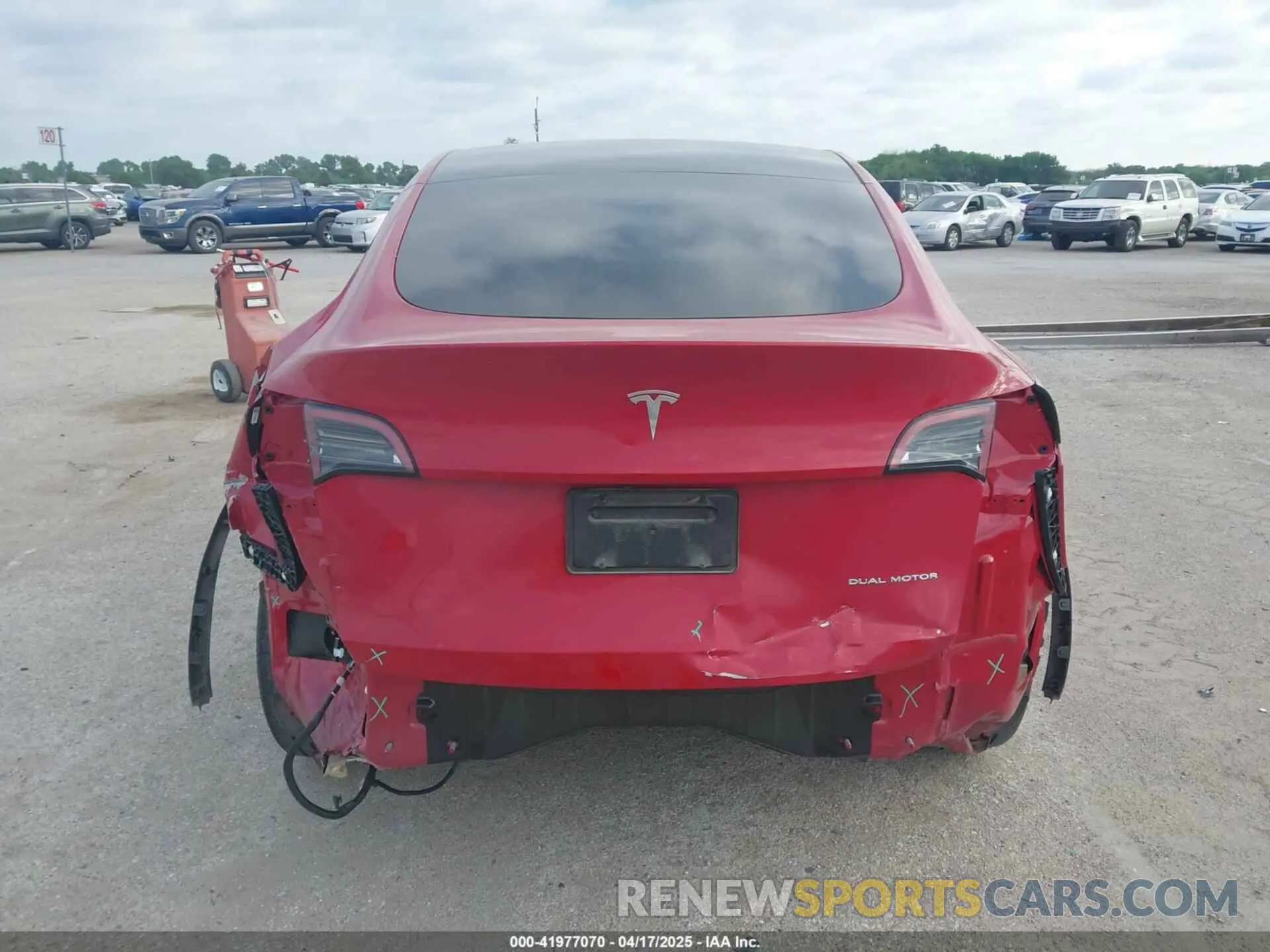 16 fotografías del automóvil dañado 7SAYGDEE1PF630246 TESLA MODEL Y 2023