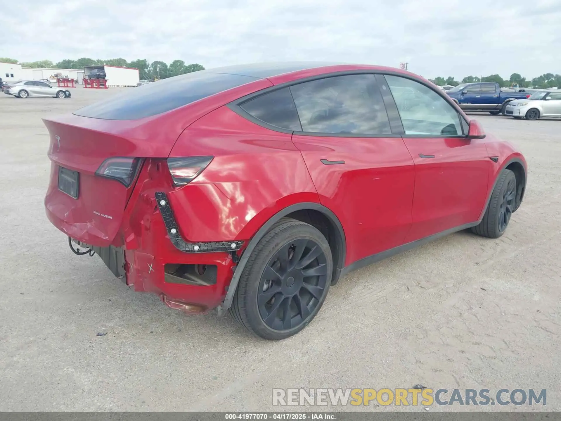 4 fotografías del automóvil dañado 7SAYGDEE1PF630246 TESLA MODEL Y 2023
