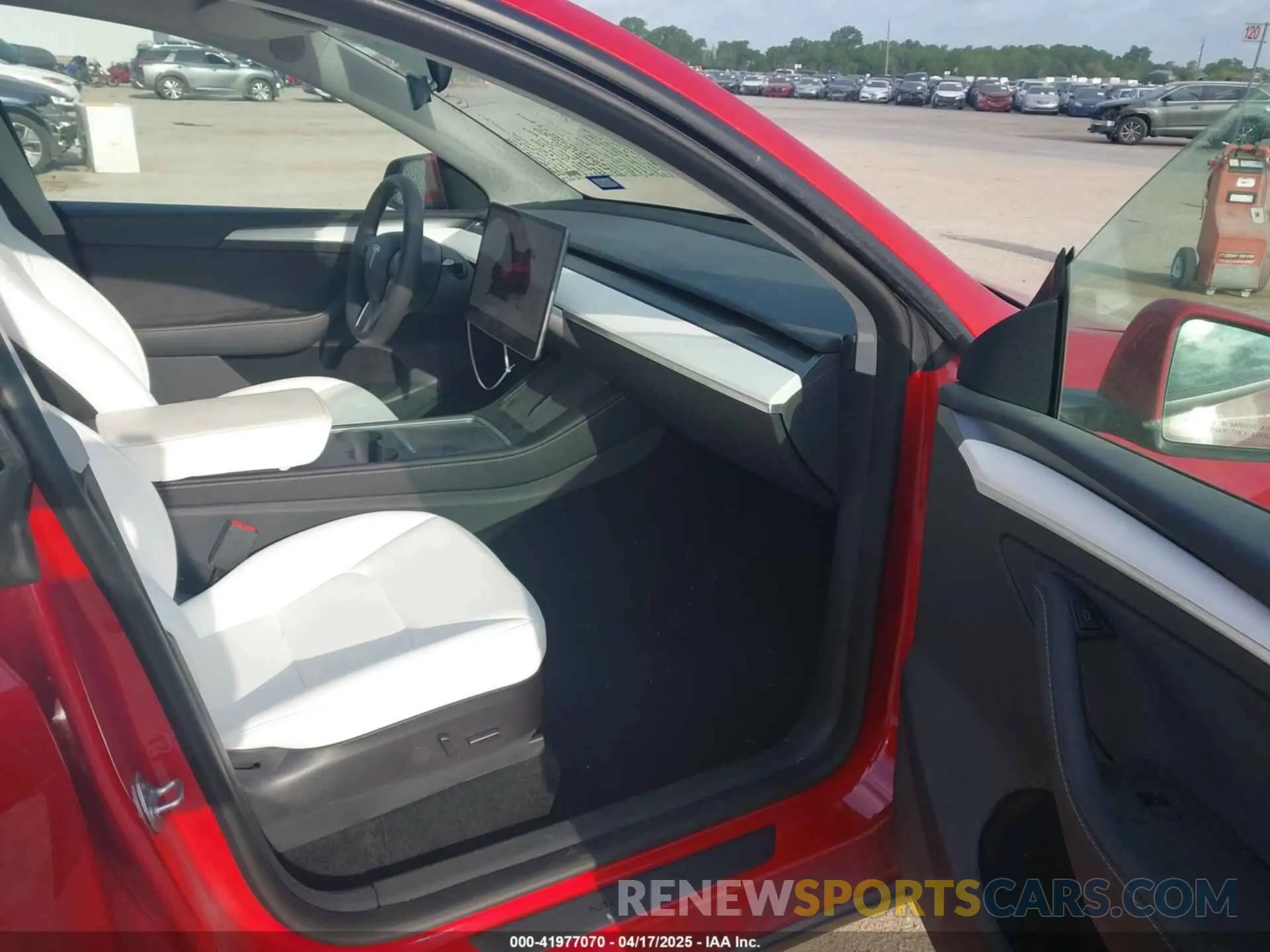 5 fotografías del automóvil dañado 7SAYGDEE1PF630246 TESLA MODEL Y 2023