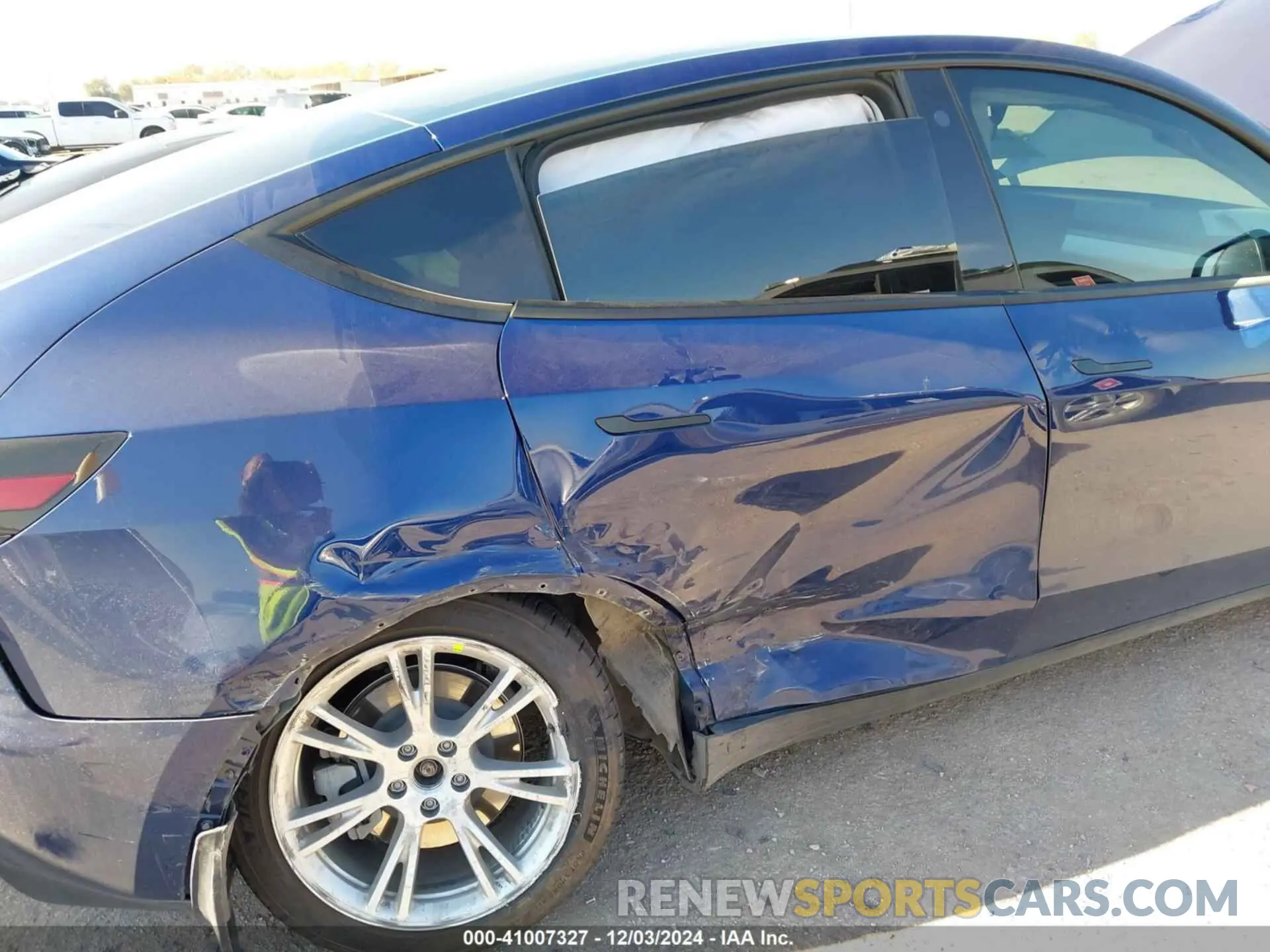6 fotografías del automóvil dañado 7SAYGDEE1PF635916 TESLA MODEL Y 2023