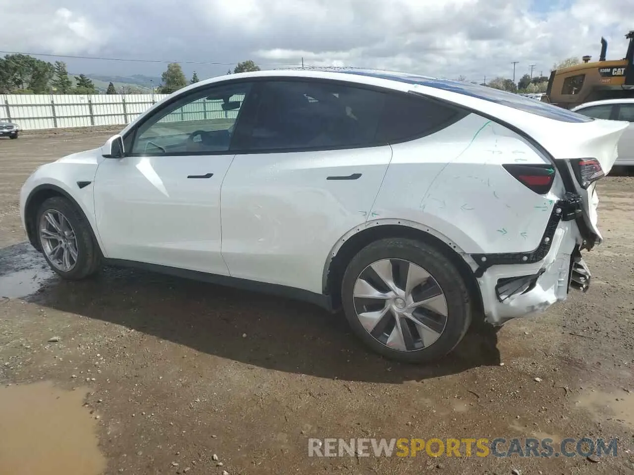 2 fotografías del automóvil dañado 7SAYGDEE1PF676644 TESLA MODEL Y 2023