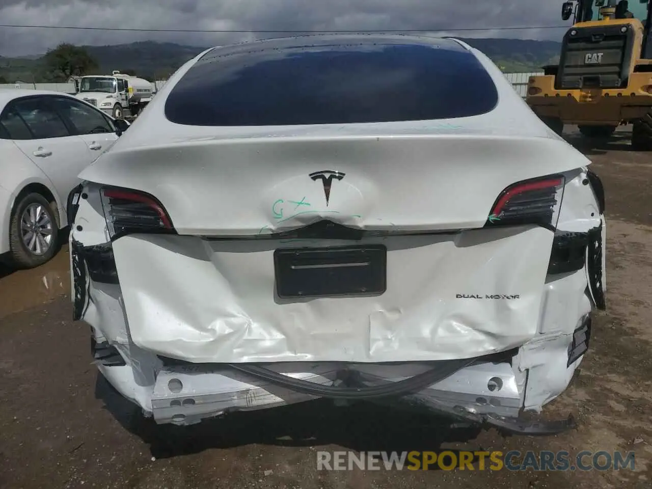 6 fotografías del automóvil dañado 7SAYGDEE1PF676644 TESLA MODEL Y 2023
