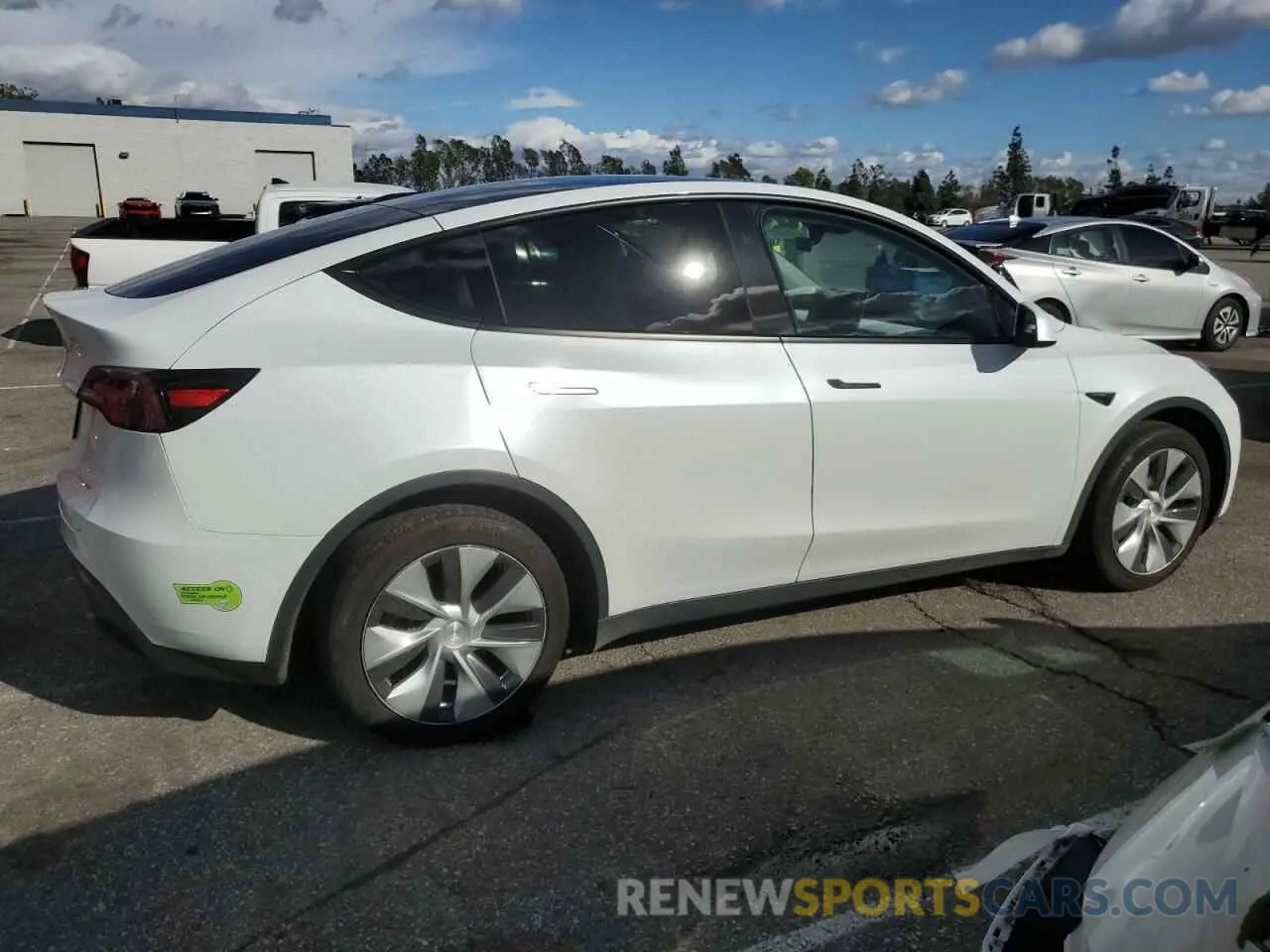 3 fotografías del automóvil dañado 7SAYGDEE1PF800458 TESLA MODEL Y 2023