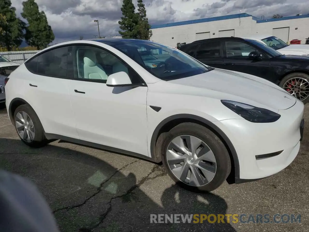 4 fotografías del automóvil dañado 7SAYGDEE1PF800458 TESLA MODEL Y 2023