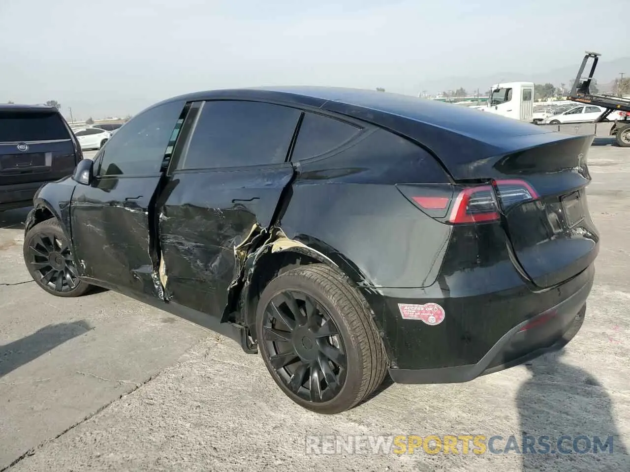 2 fotografías del automóvil dañado 7SAYGDEE1PF881834 TESLA MODEL Y 2023