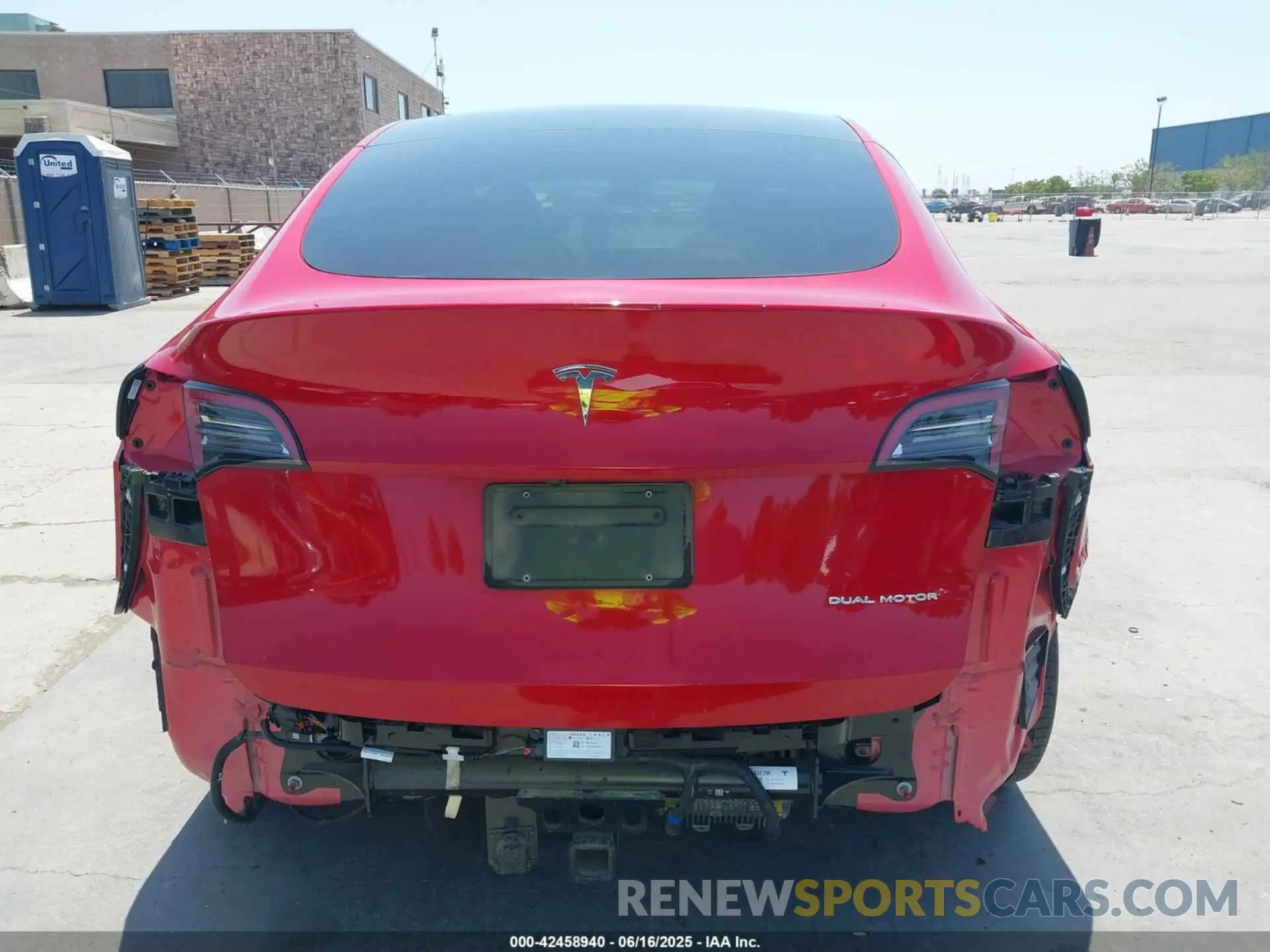 17 fotografías del automóvil dañado 7SAYGDEE1PF884118 TESLA MODEL Y 2023
