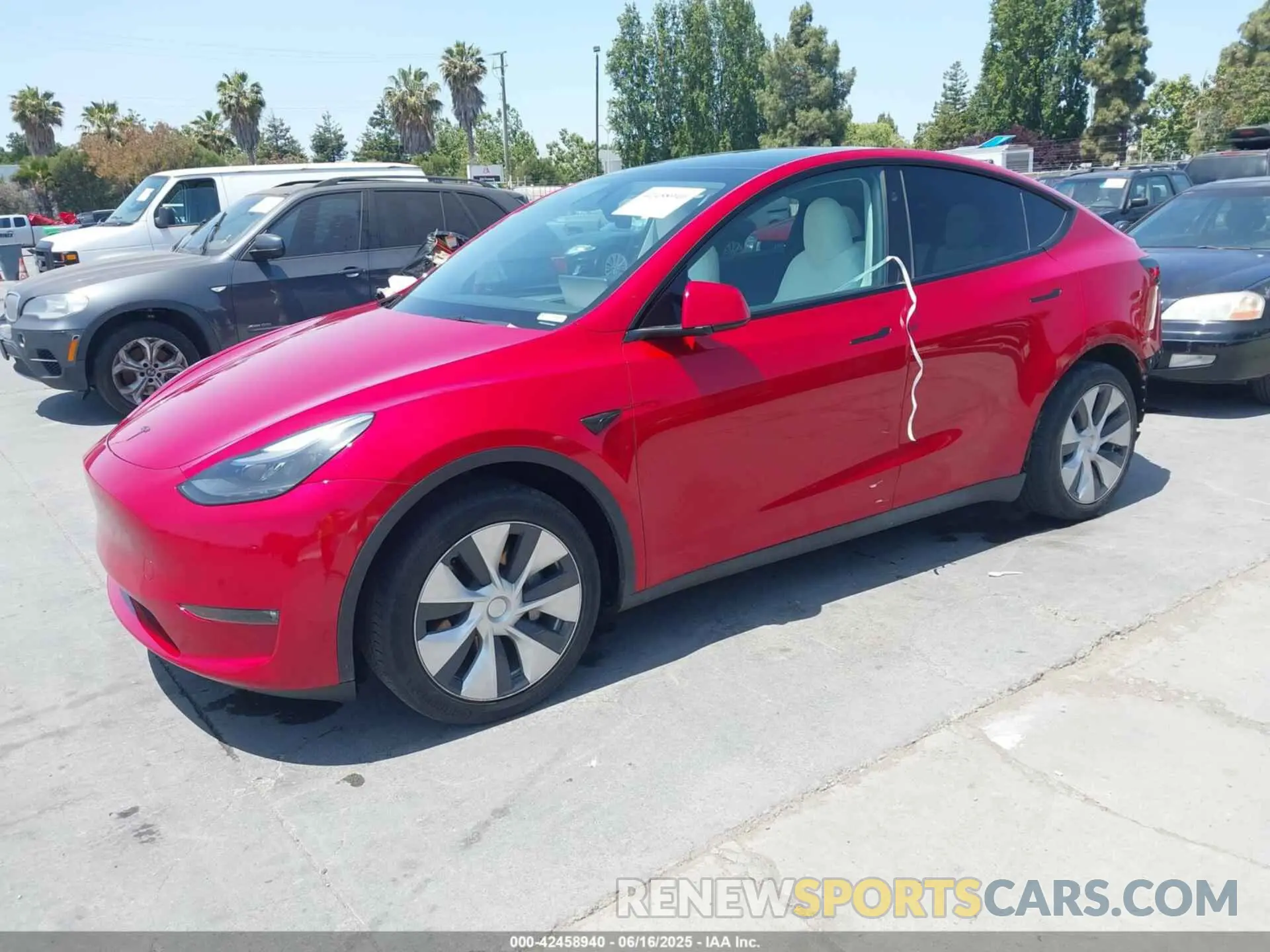 2 fotografías del automóvil dañado 7SAYGDEE1PF884118 TESLA MODEL Y 2023