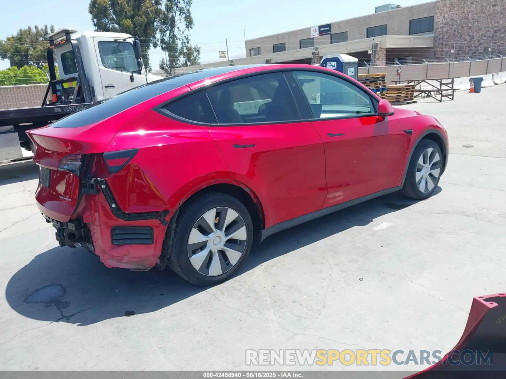 4 fotografías del automóvil dañado 7SAYGDEE1PF884118 TESLA MODEL Y 2023