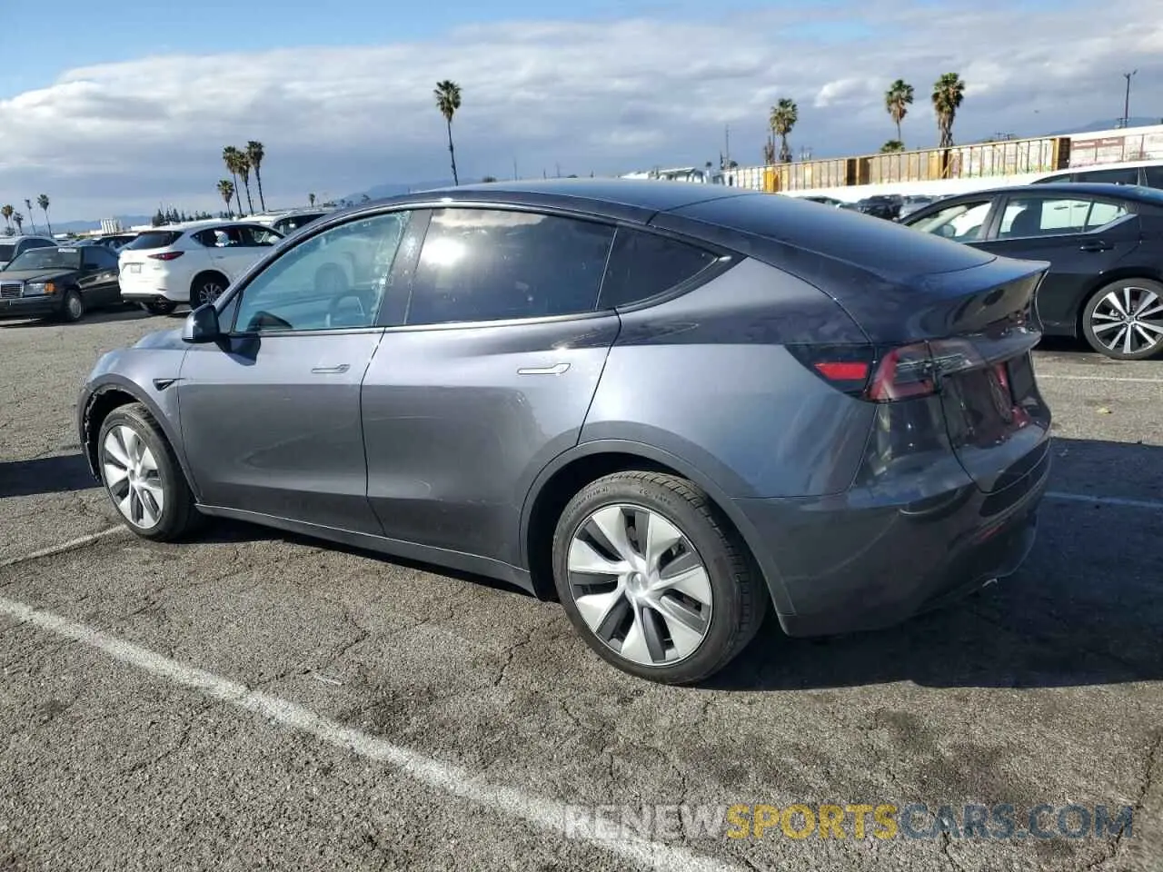 2 fotografías del automóvil dañado 7SAYGDEE1PF901211 TESLA MODEL Y 2023
