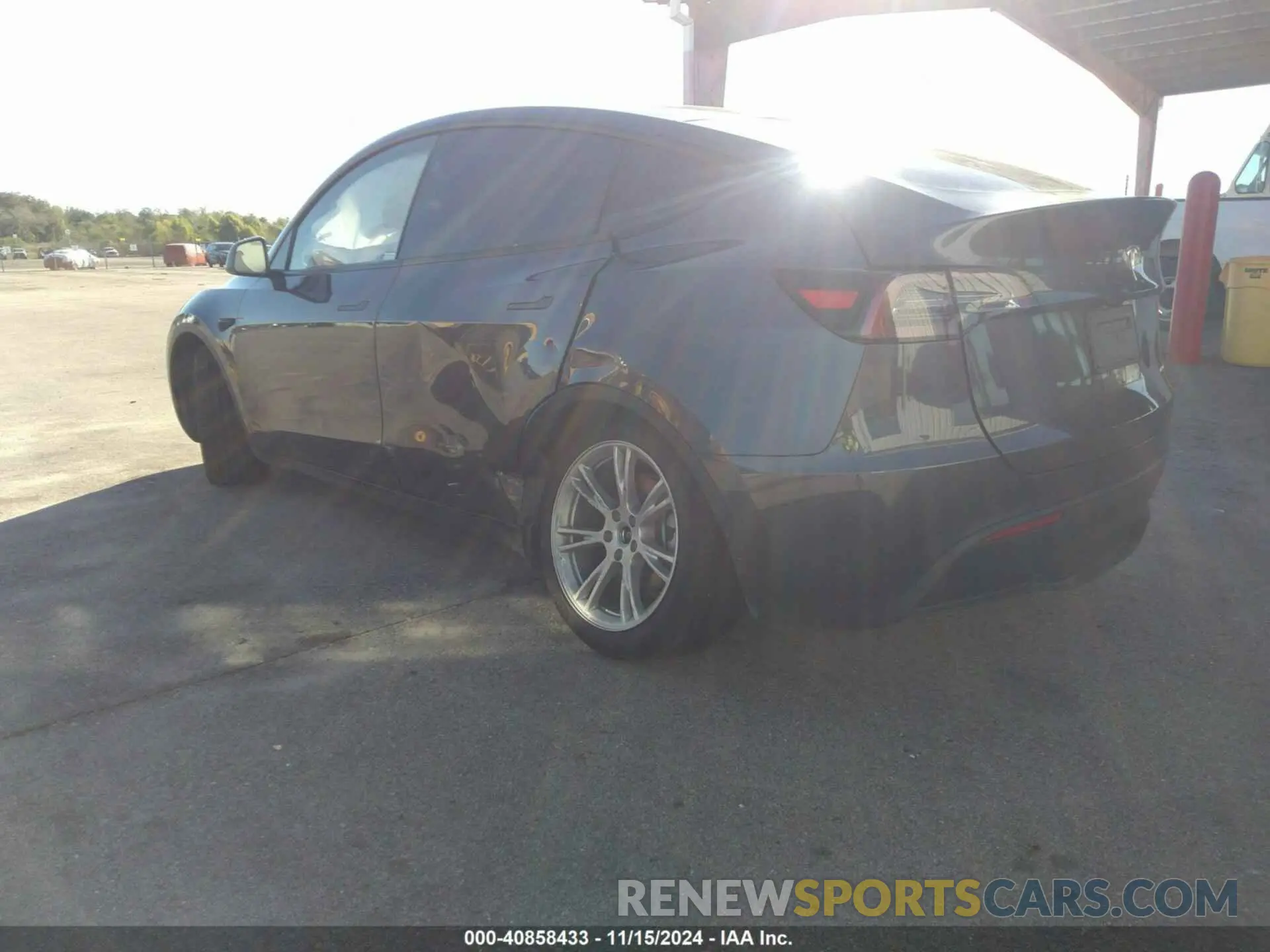 3 fotografías del automóvil dañado 7SAYGDEE1PF921037 TESLA MODEL Y 2023