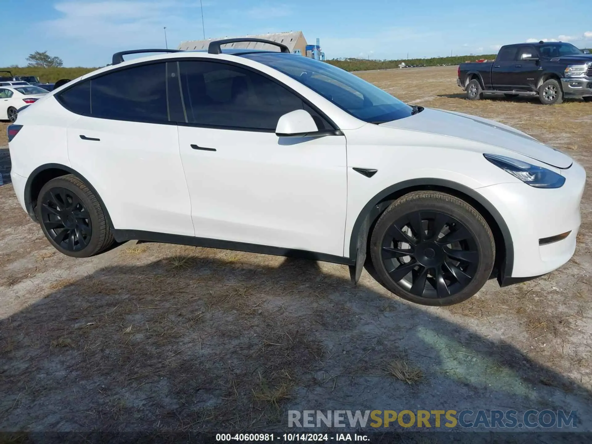 13 fotografías del automóvil dañado 7SAYGDEE2PA024869 TESLA MODEL Y 2023