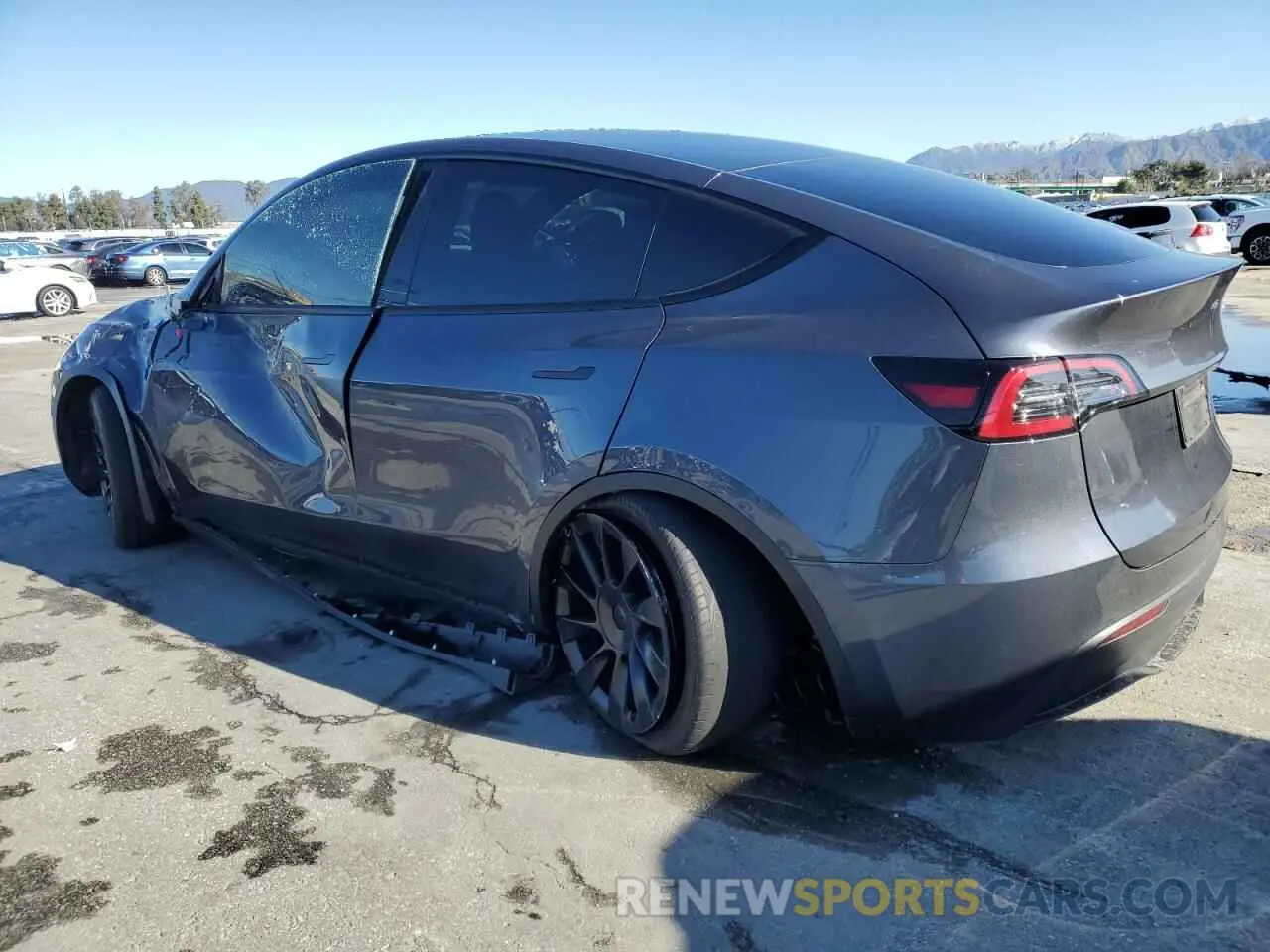 2 fotografías del automóvil dañado 7SAYGDEE2PA047794 TESLA MODEL Y 2023