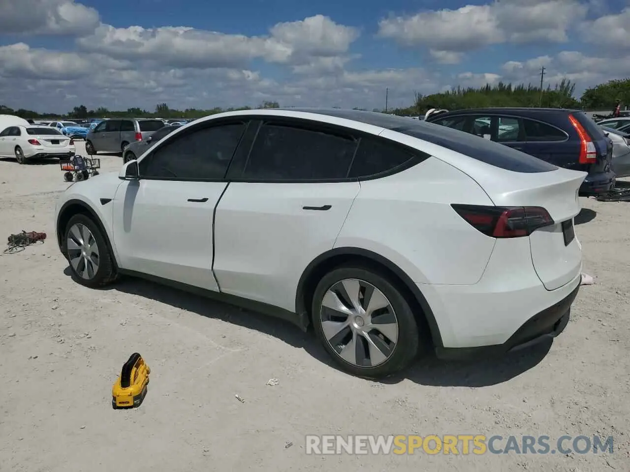 2 fotografías del automóvil dañado 7SAYGDEE2PF604318 TESLA MODEL Y 2023